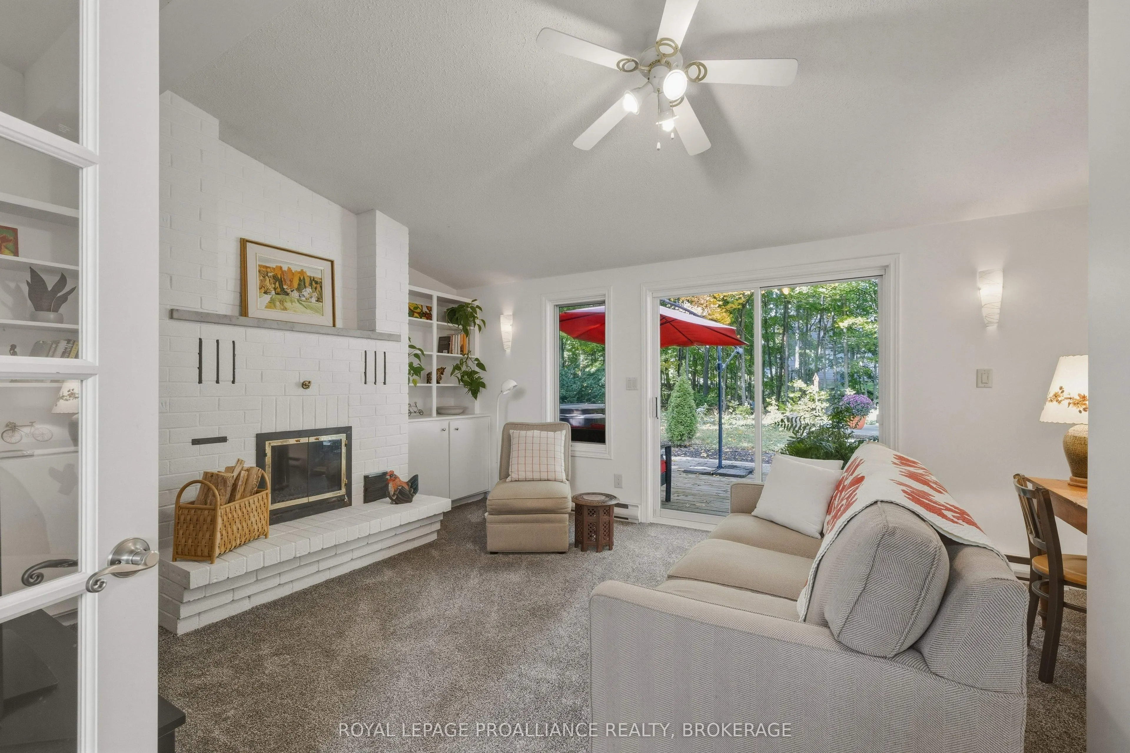 27 Riverside Drive
