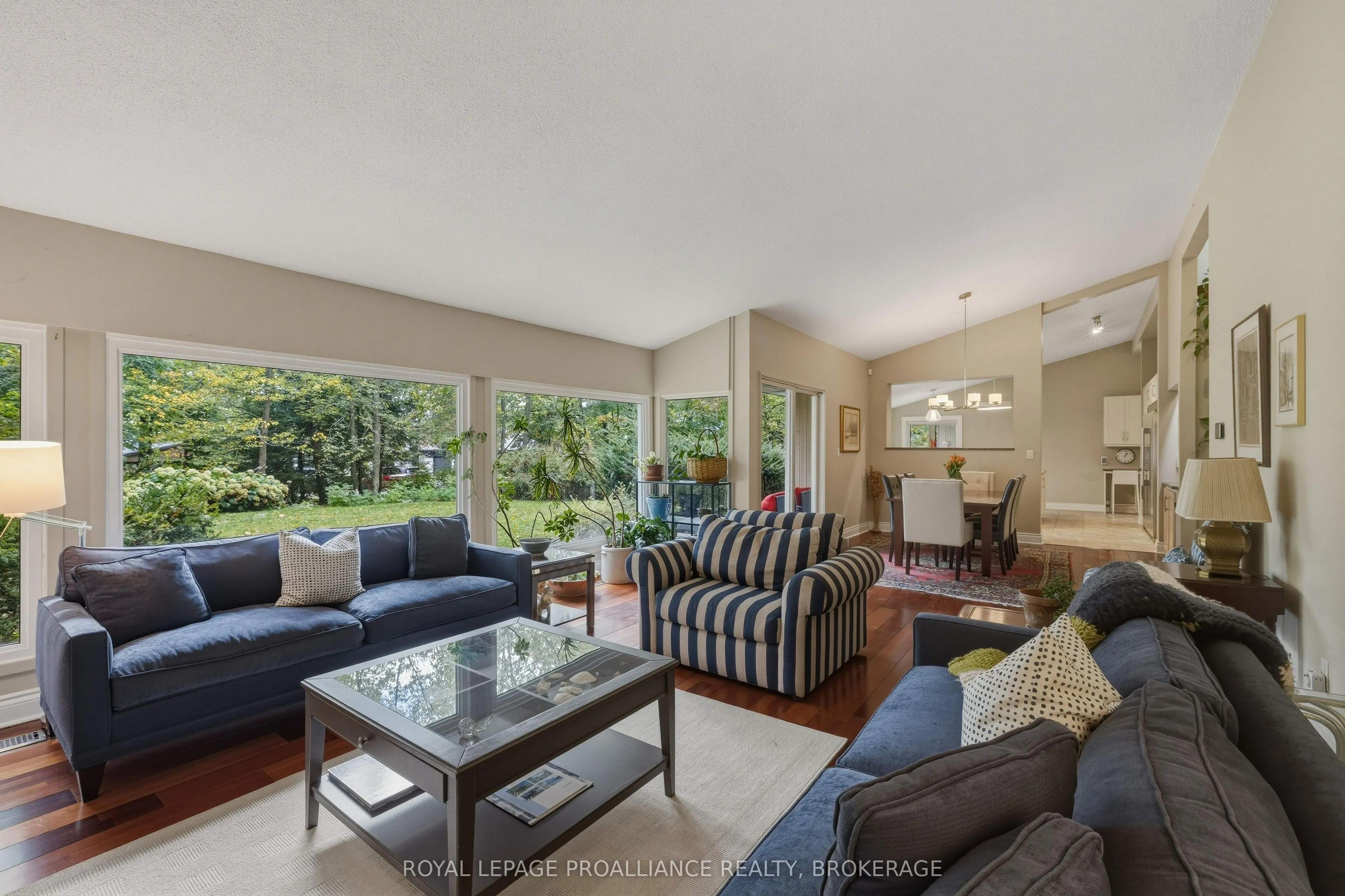 27 Riverside Drive