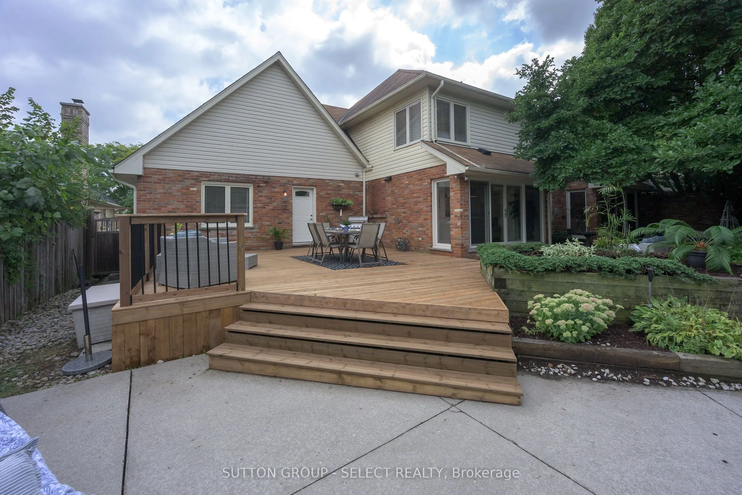 1316 Corley Drive N