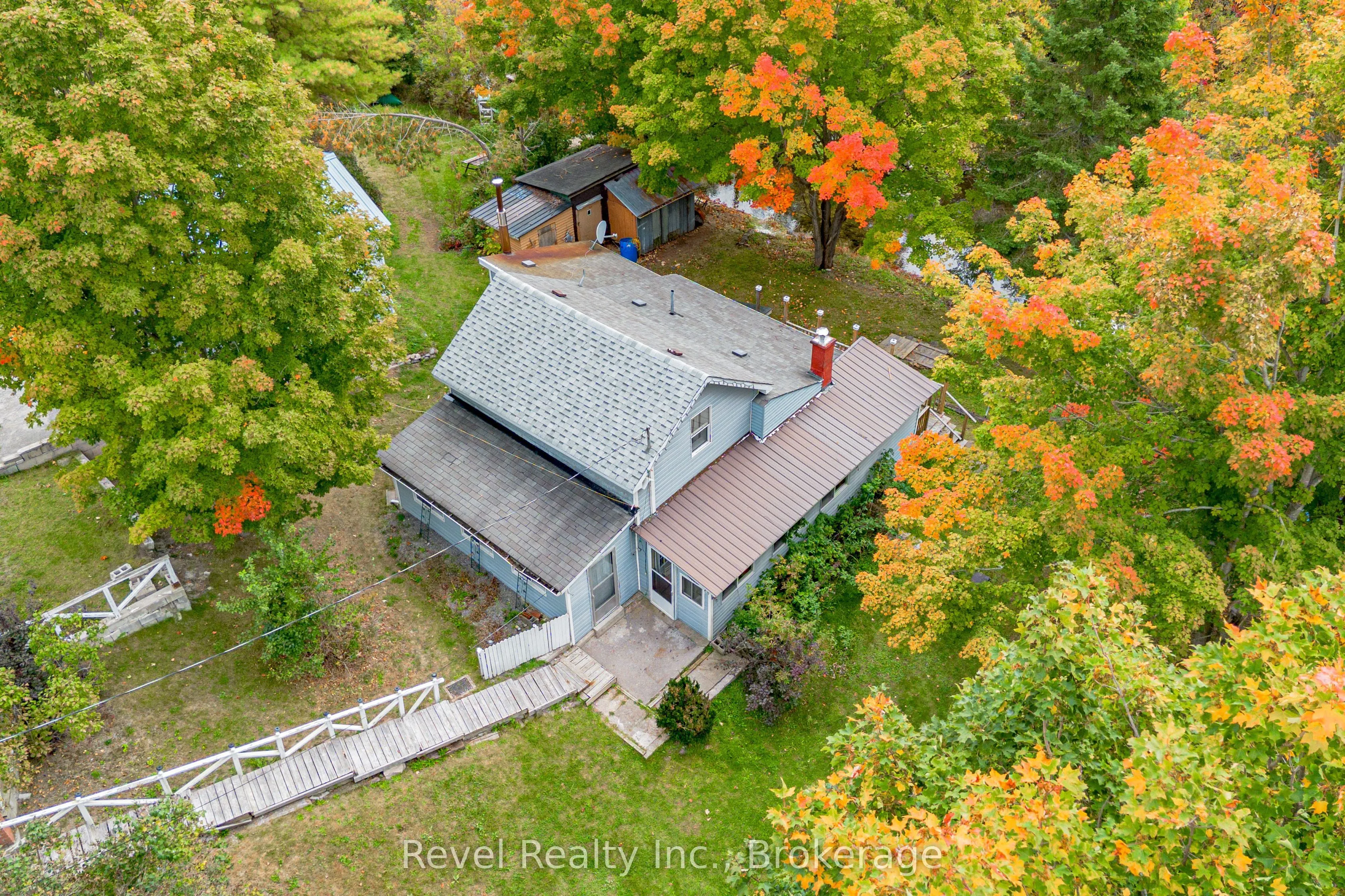 14 Richmond Street E
