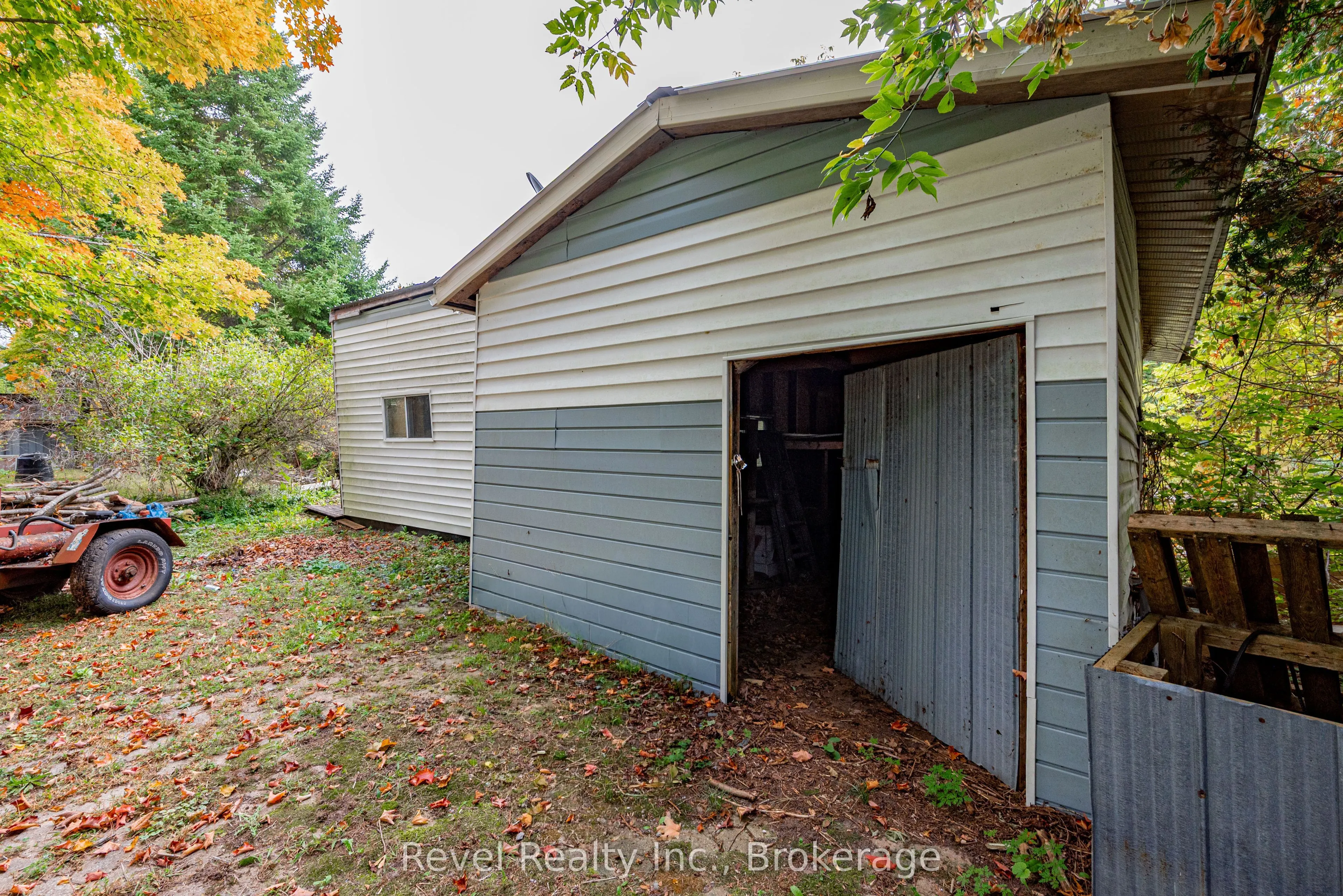 14 Richmond Street E