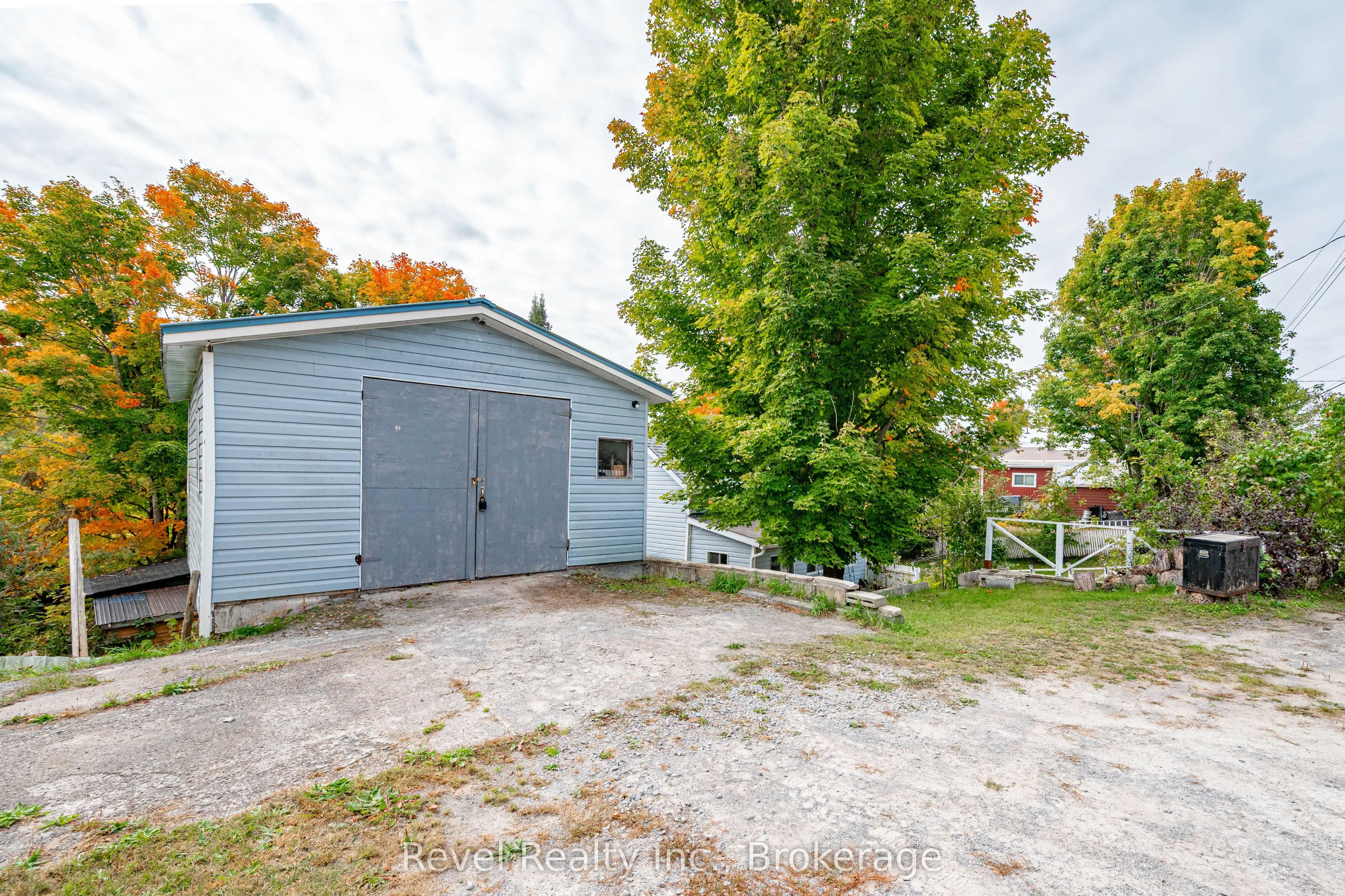14 Richmond Street E