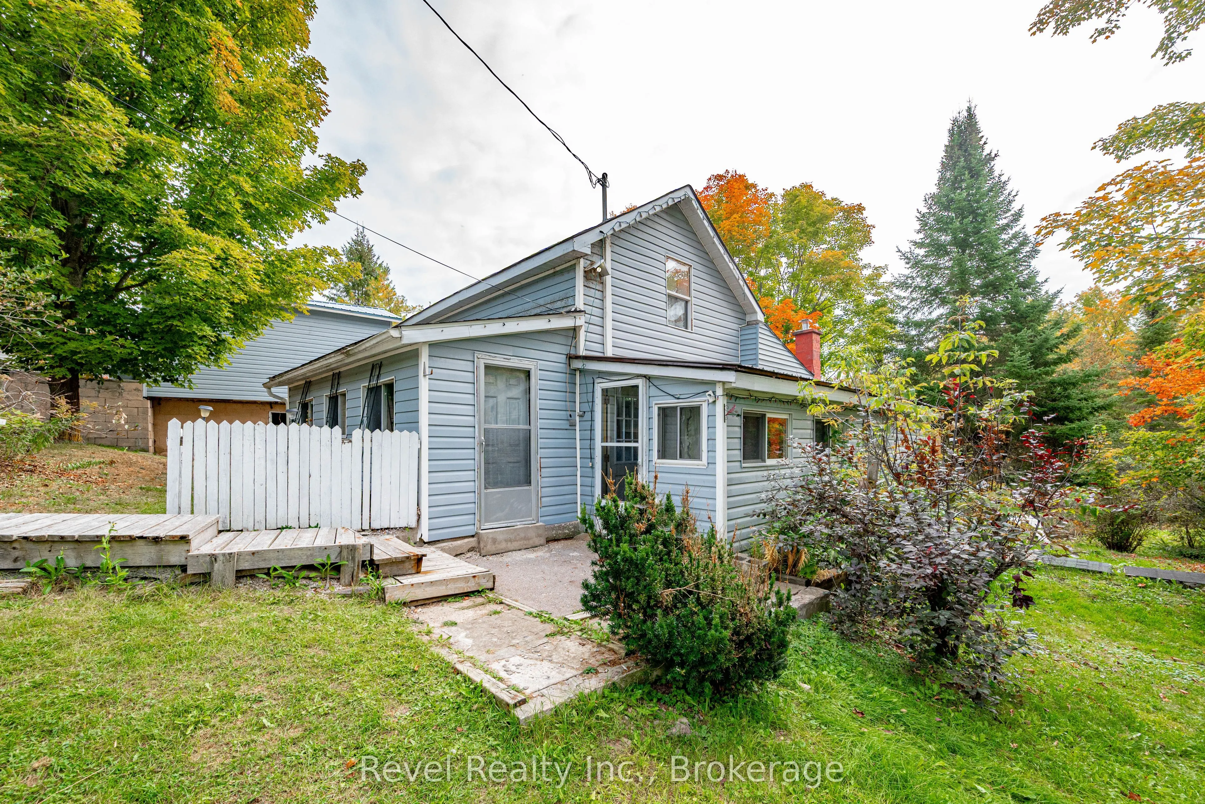 14 Richmond Street E