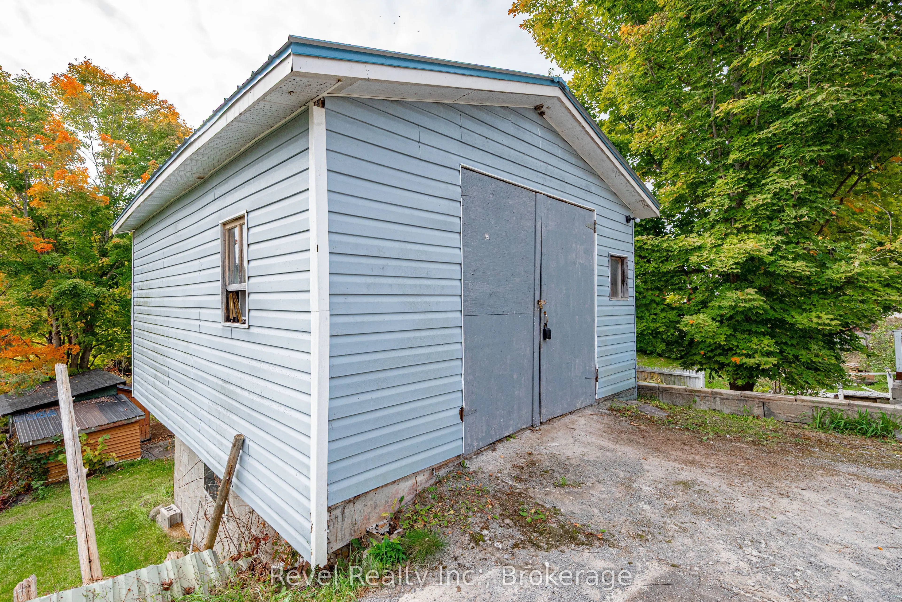 14 Richmond Street E