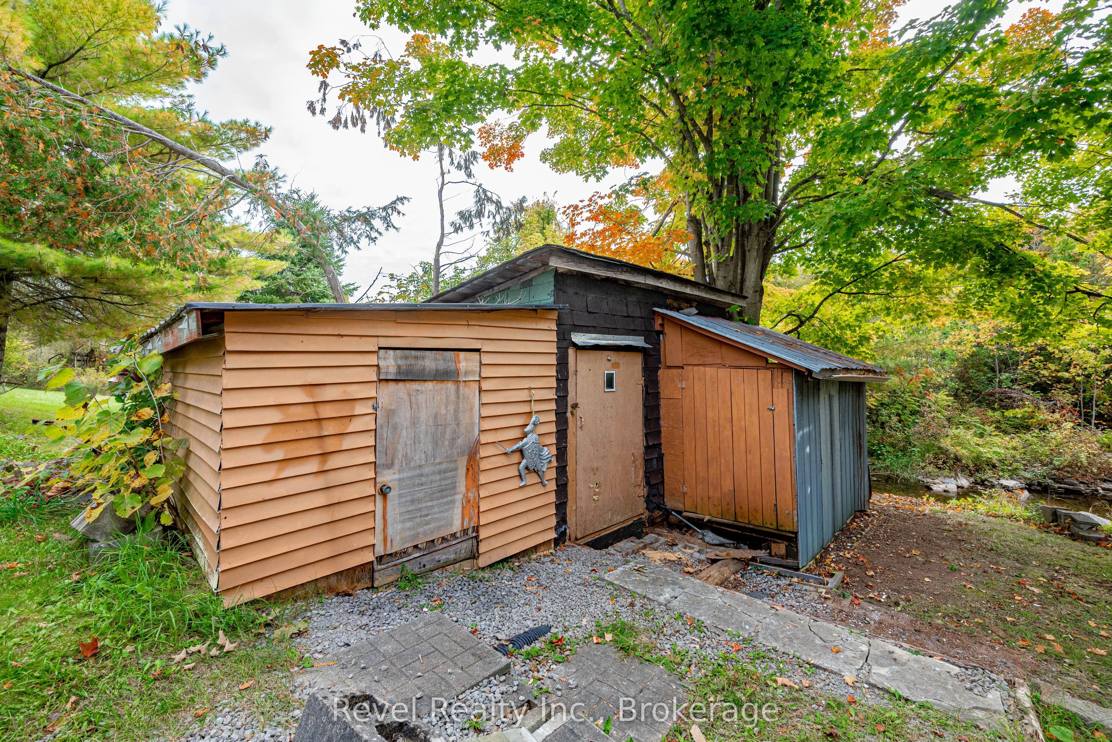 14 Richmond Street E