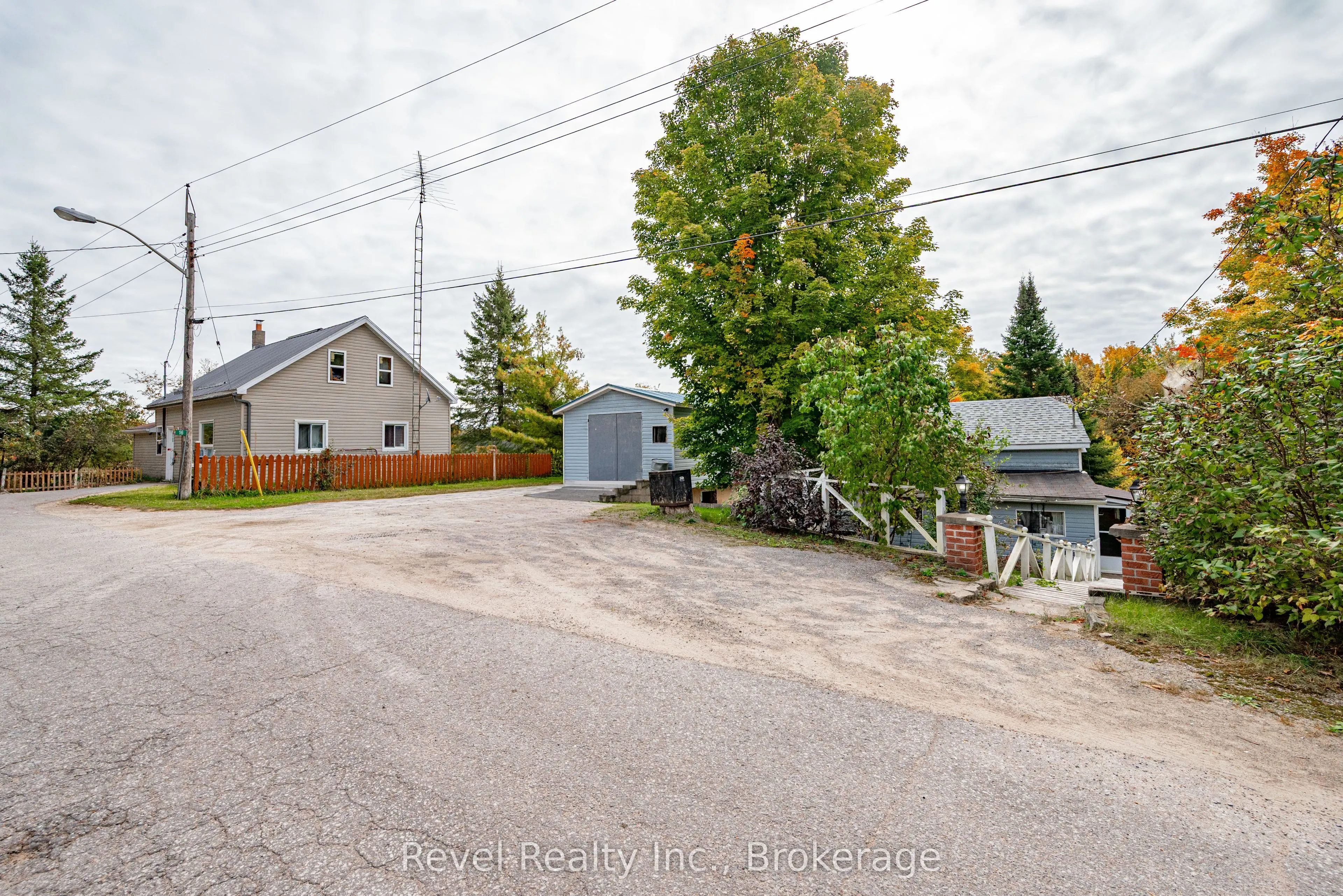 14 Richmond Street E