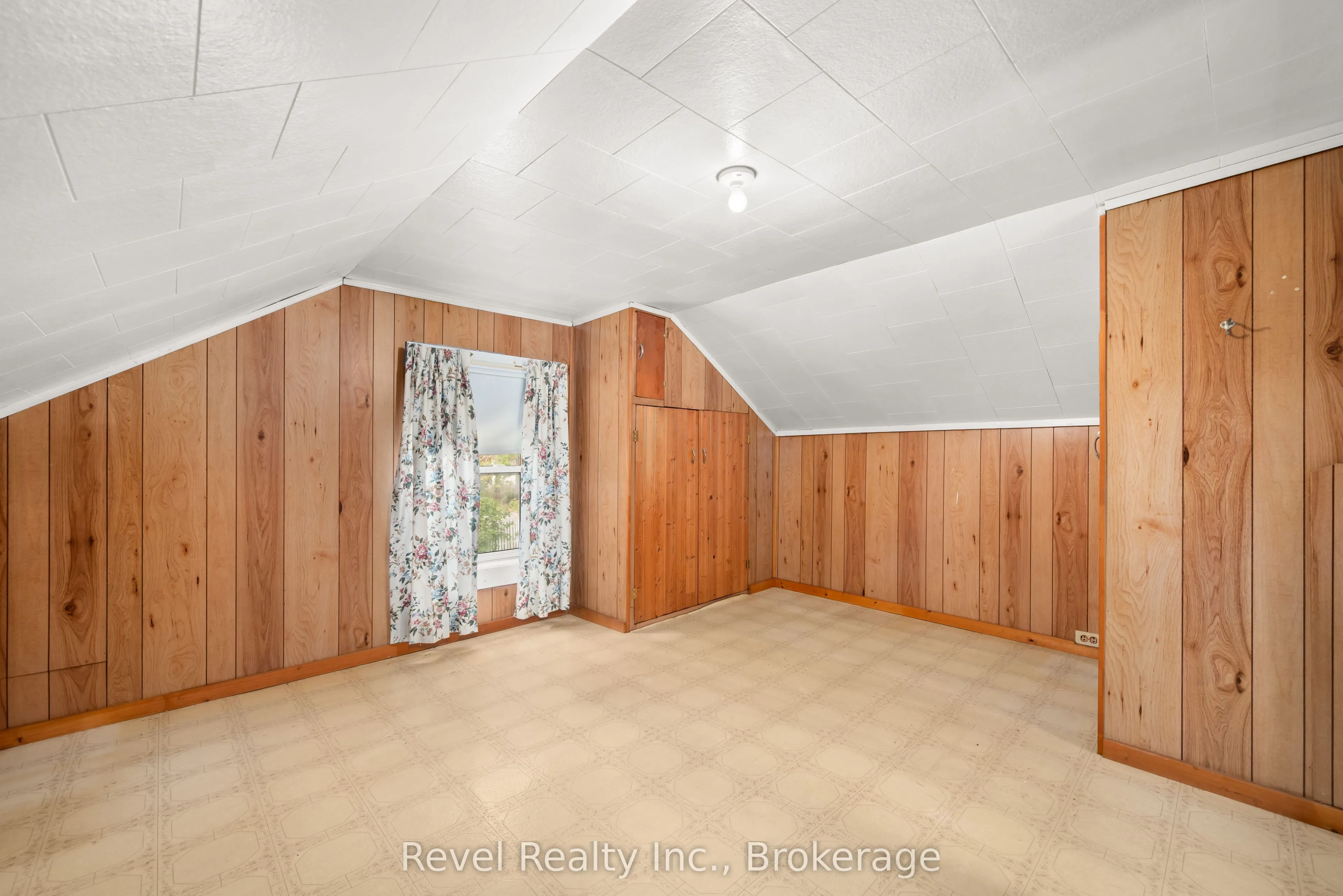 14 Richmond Street E