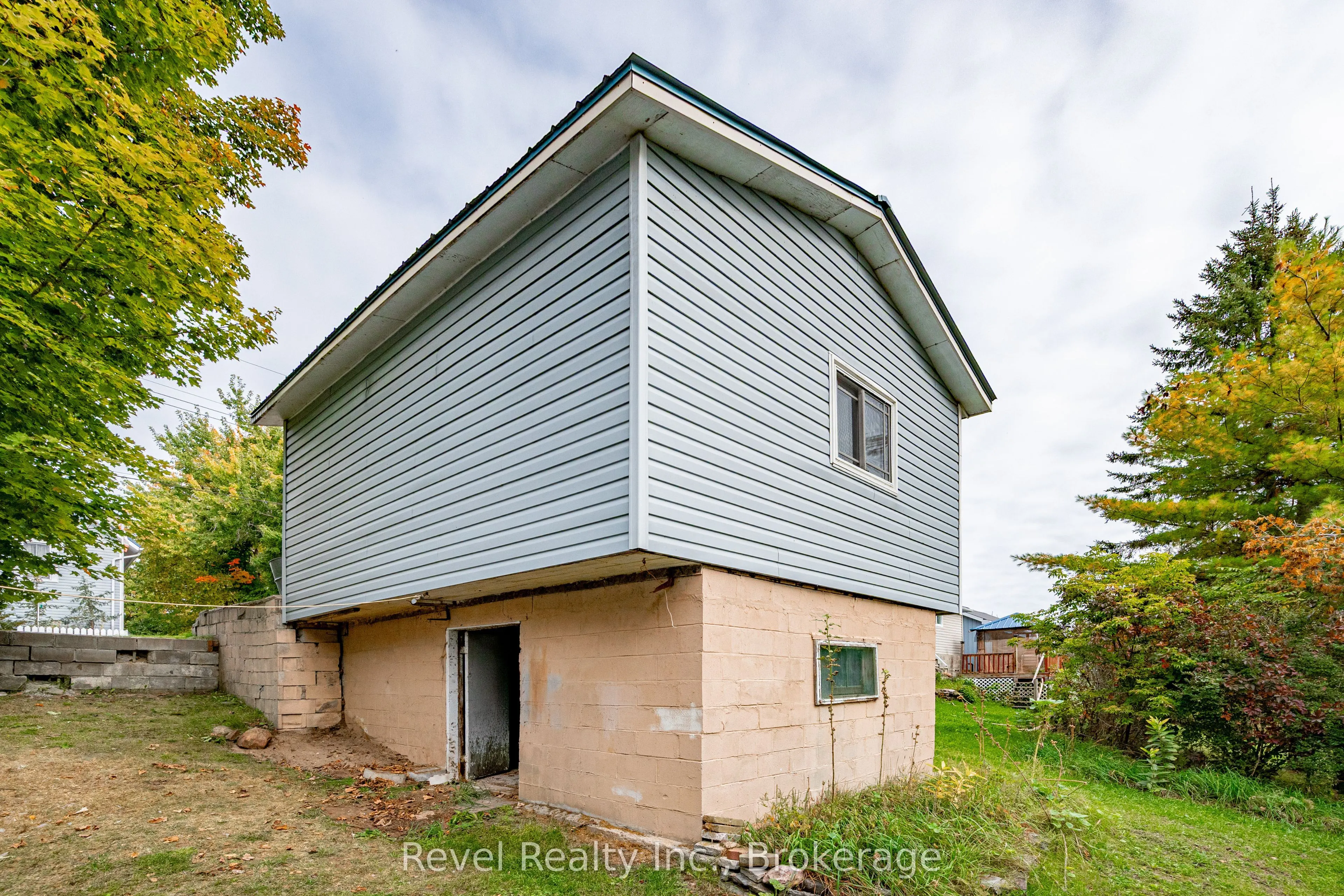 14 Richmond Street E