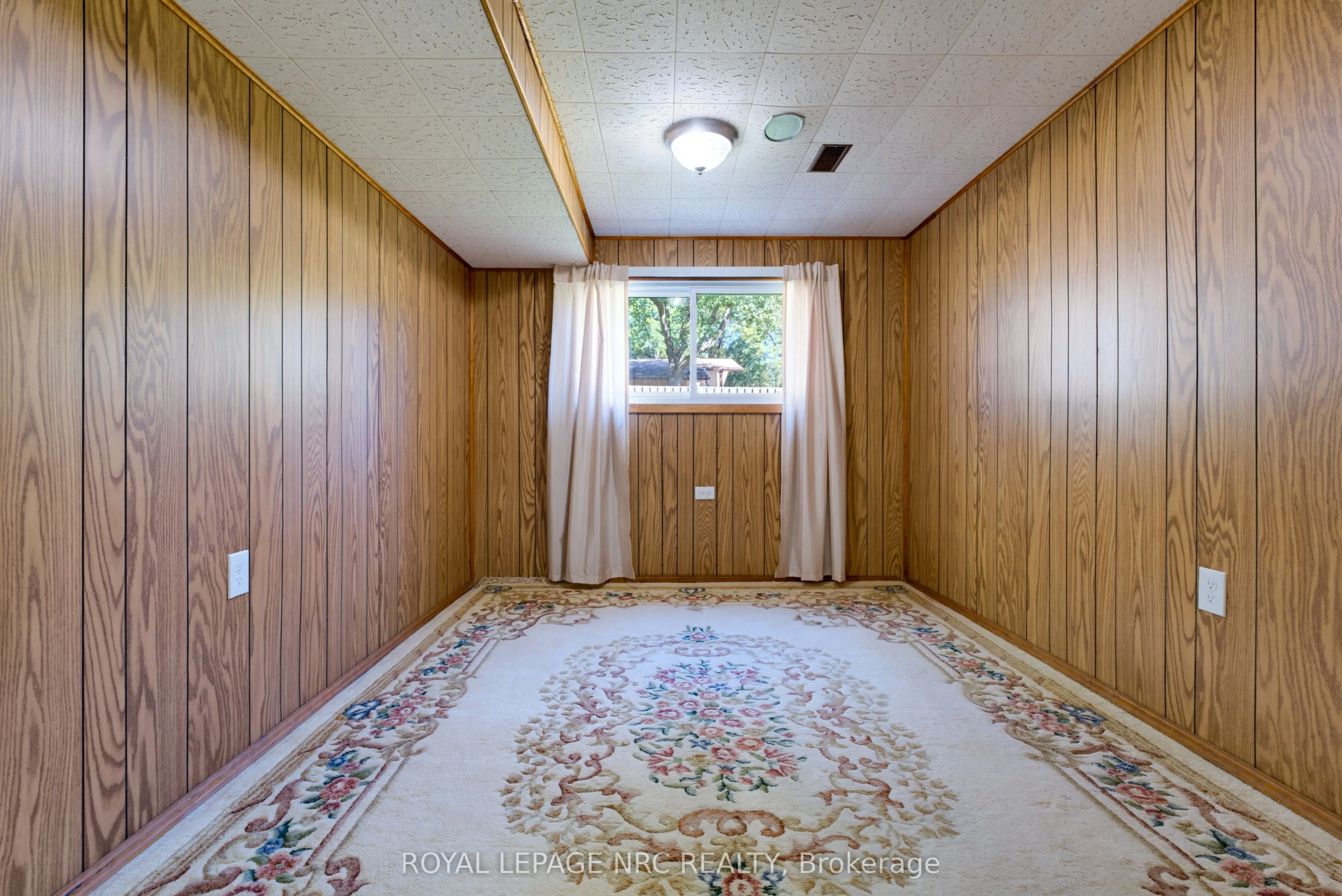6395 Glengate Street
