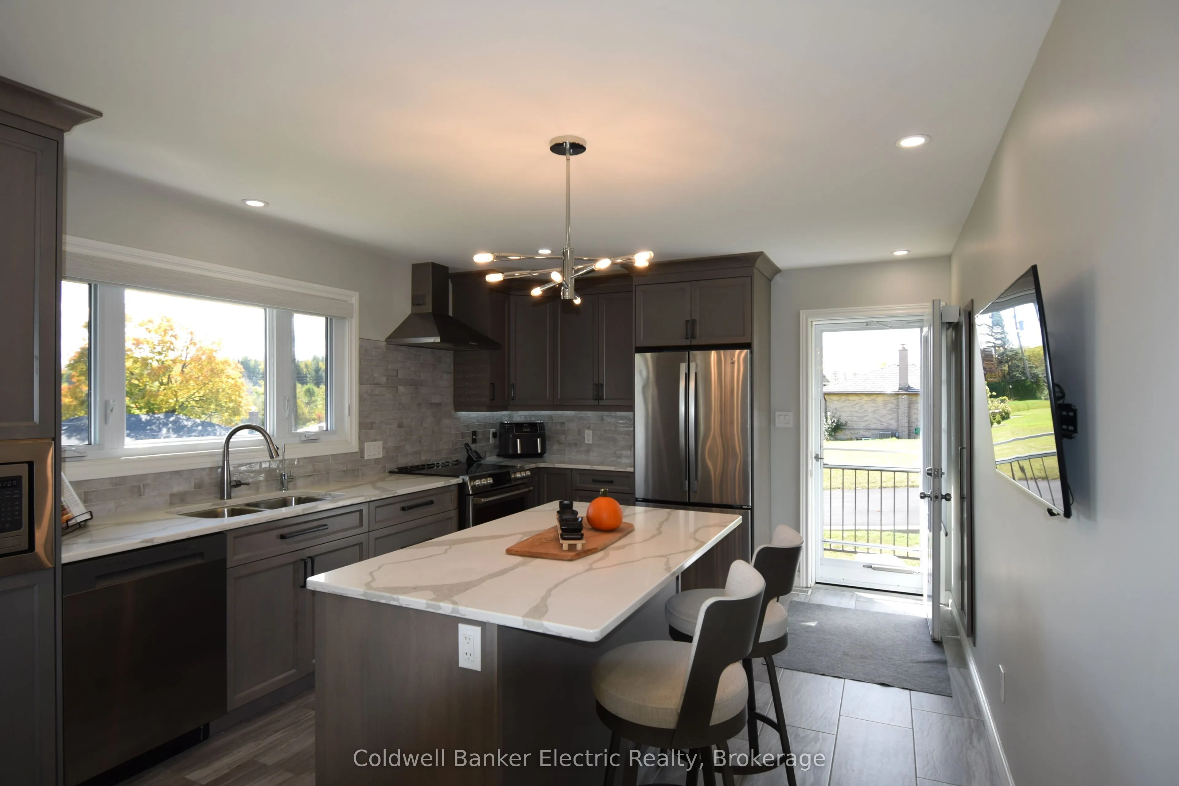 282 Gifford Drive