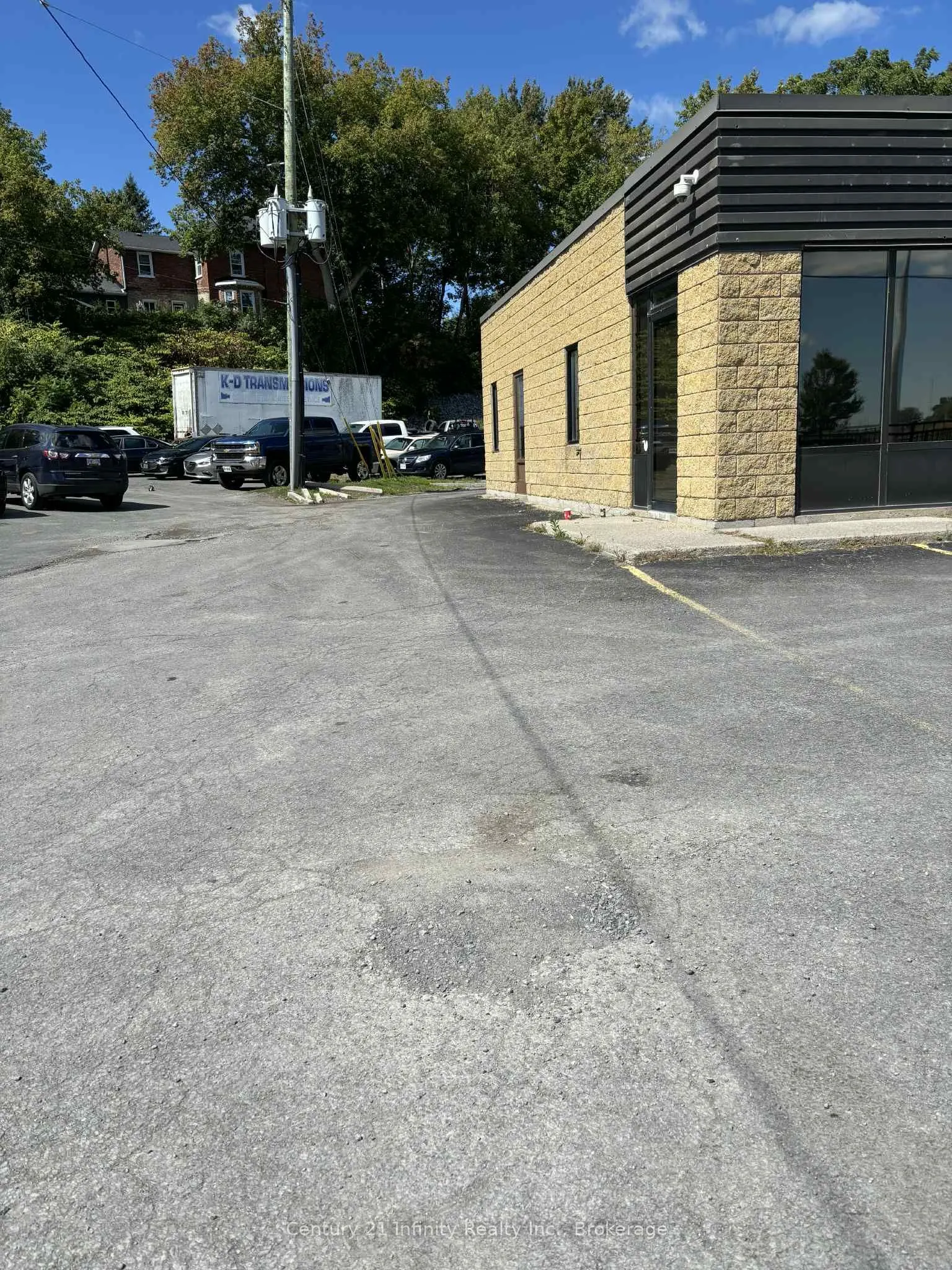 62 Dundas Street W