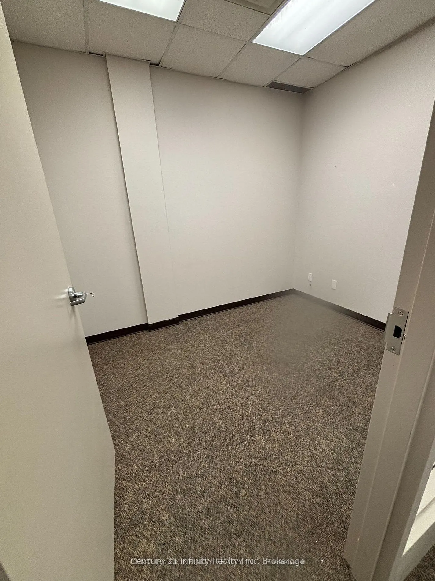 62 Dundas Street W