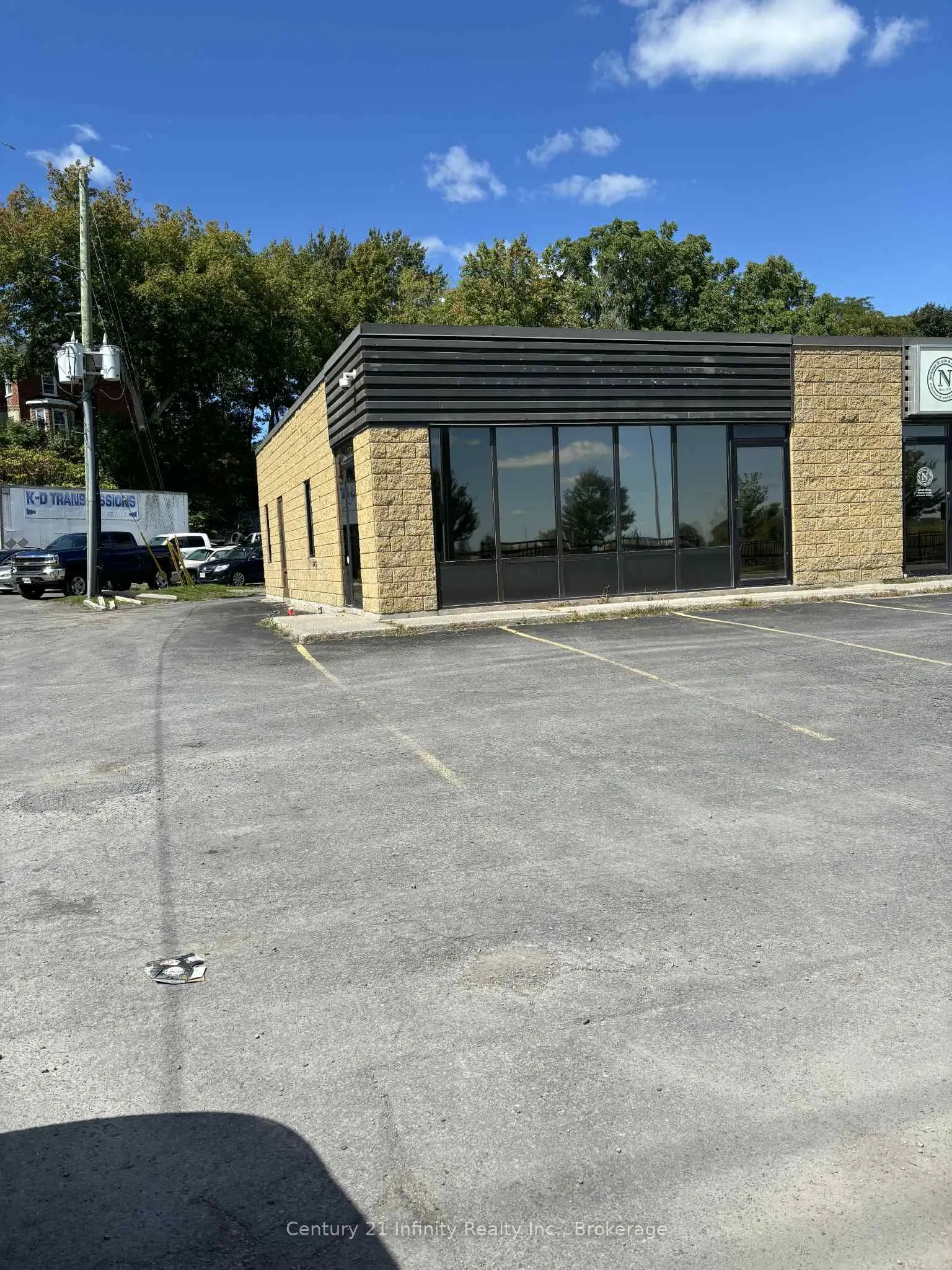 62 Dundas Street W