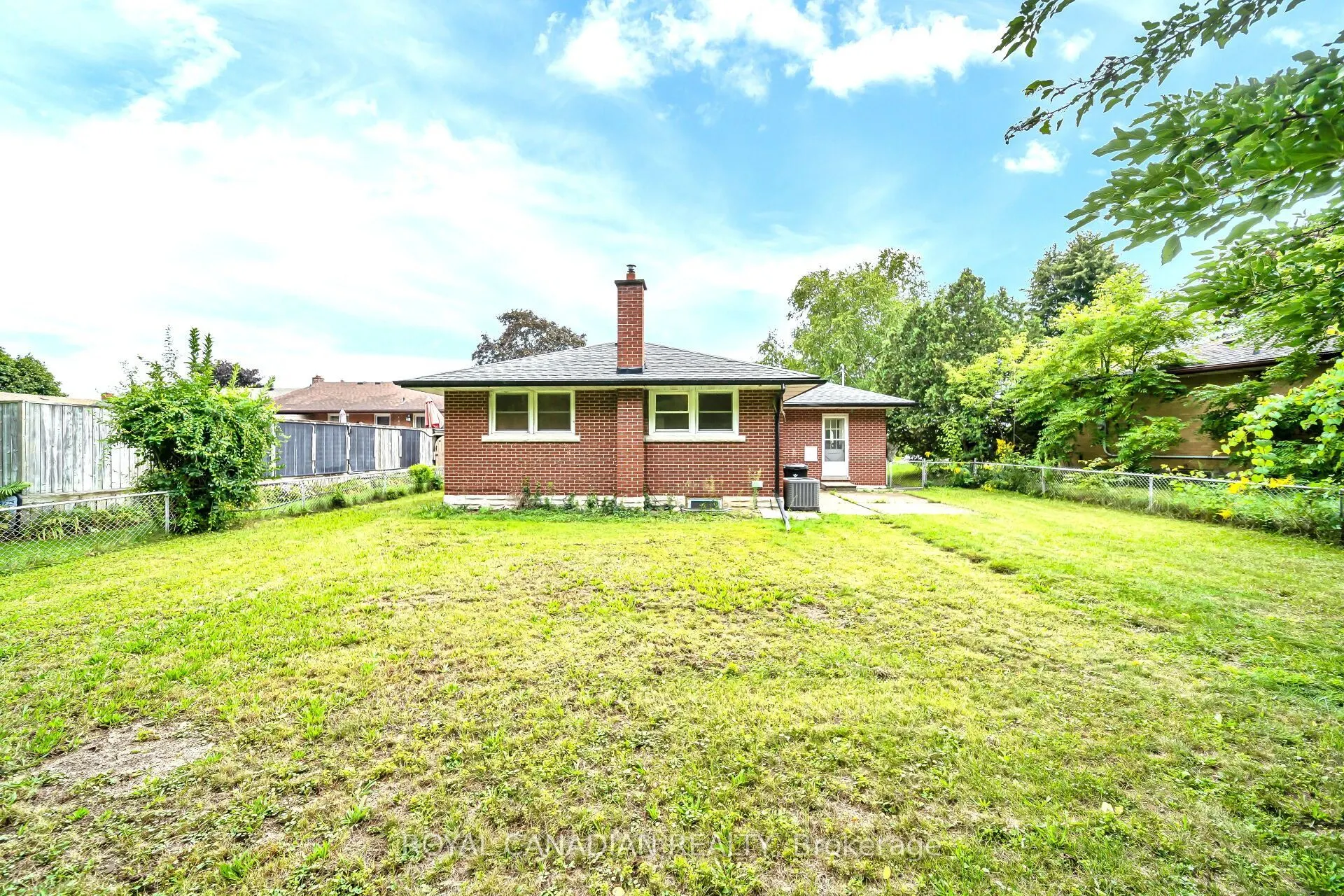 284 Cedar Crescent