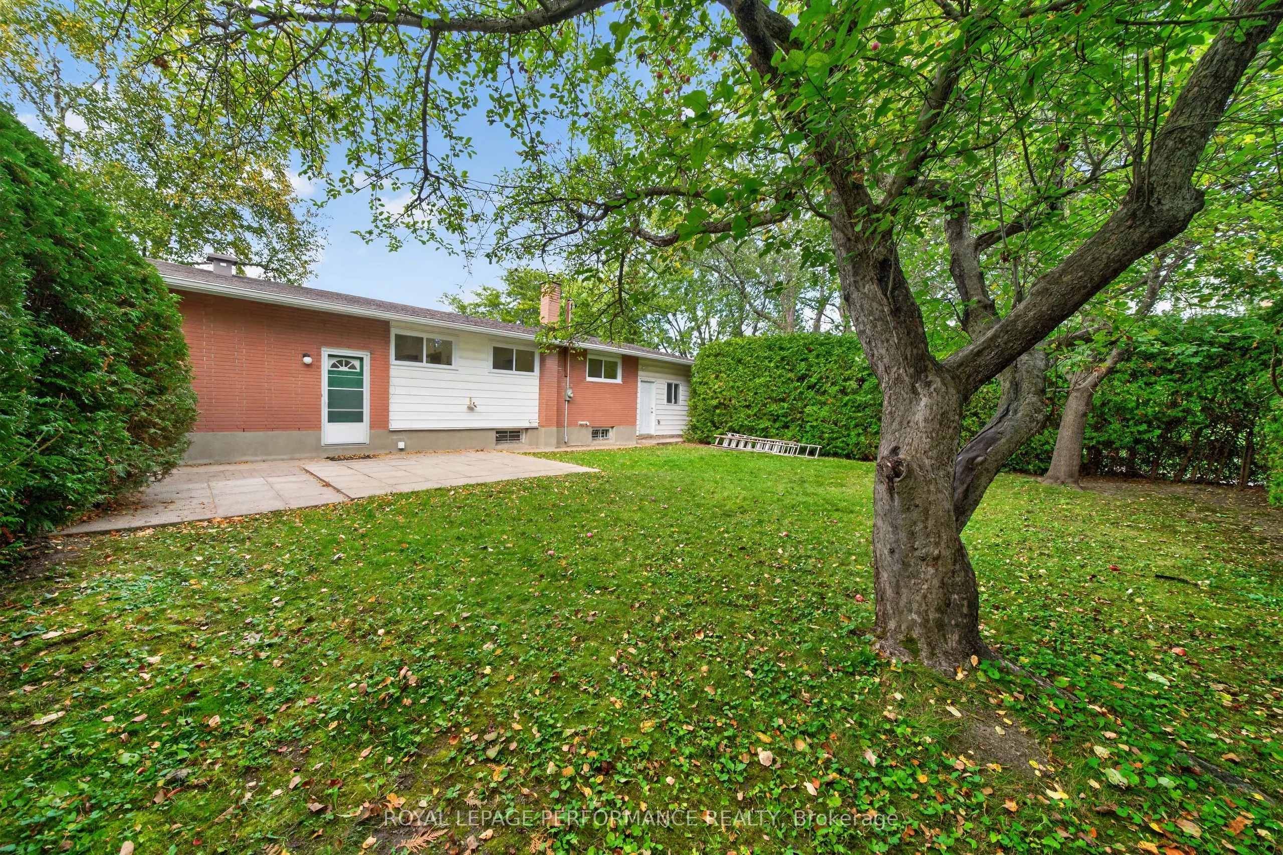 21 Millbrook Crescent