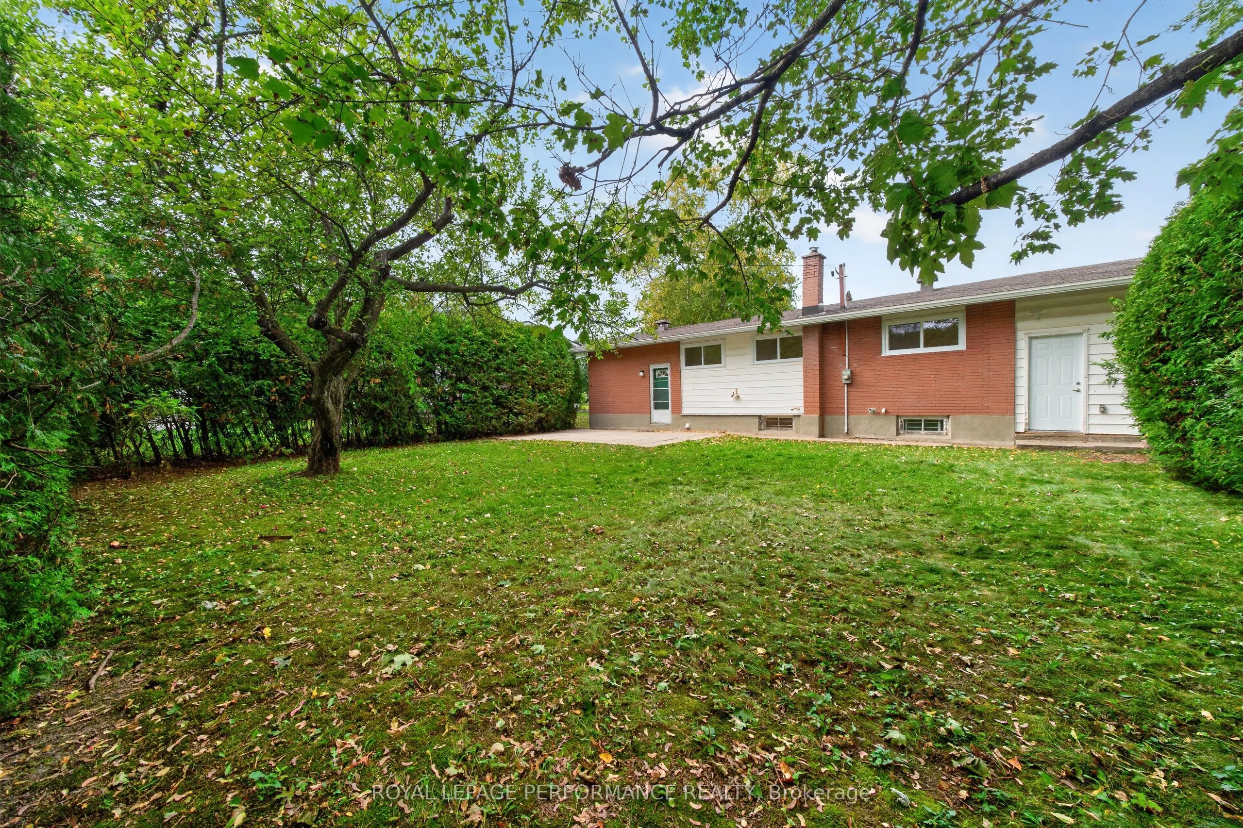 21 Millbrook Crescent