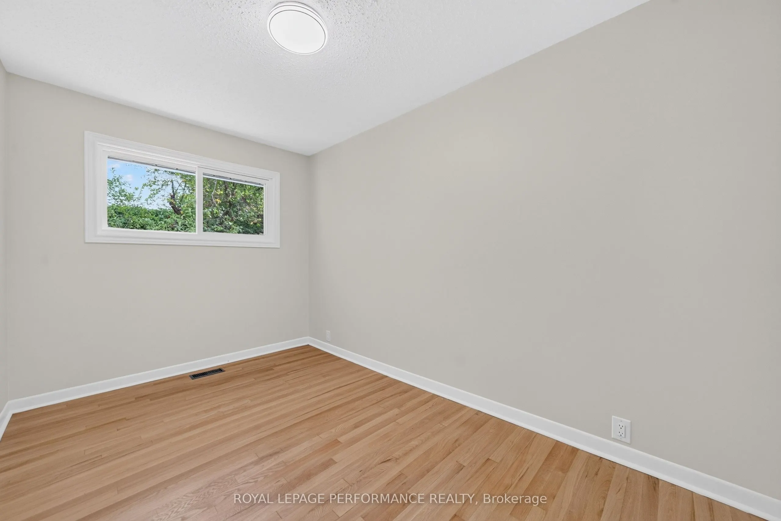 21 Millbrook Crescent