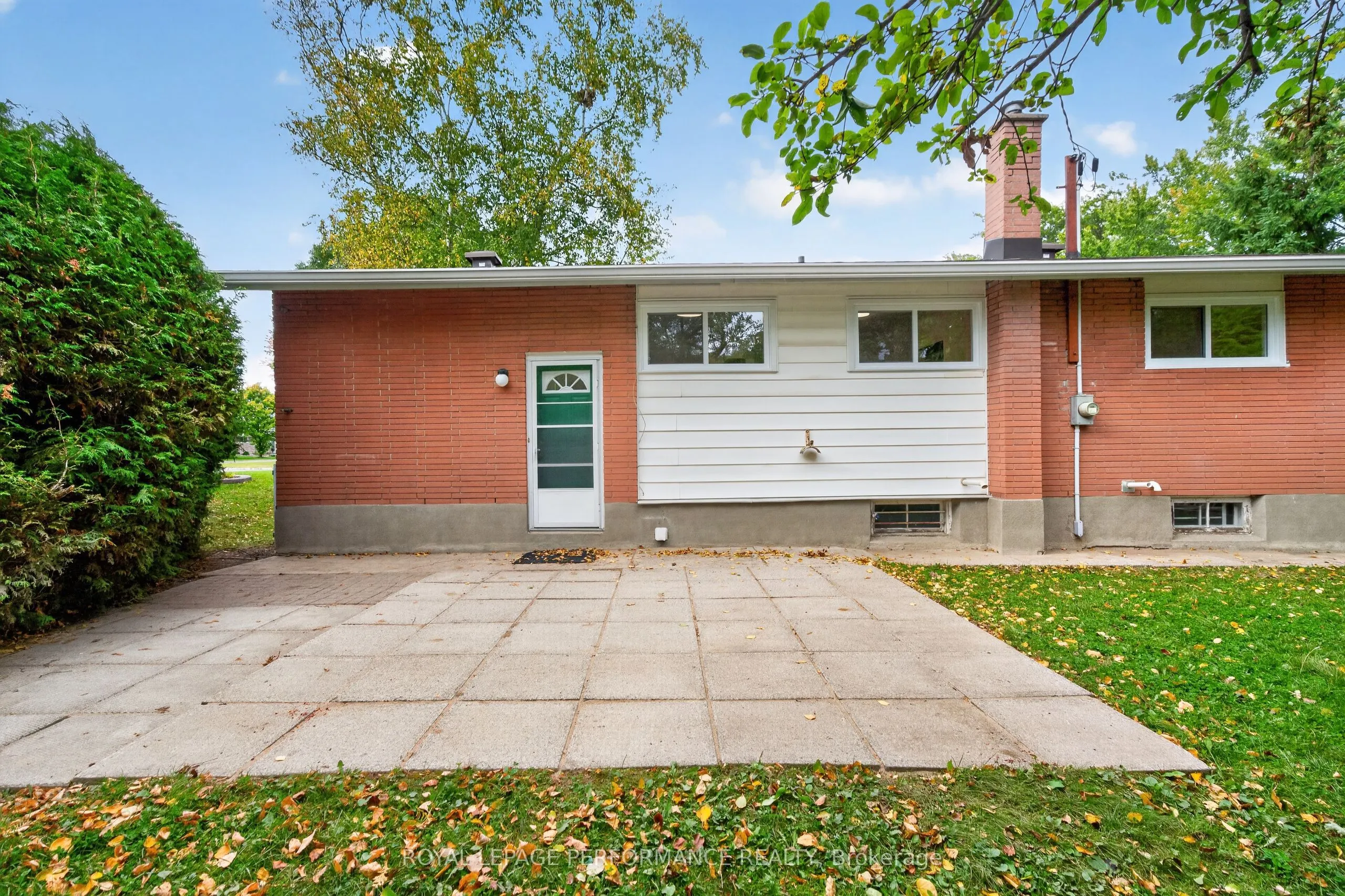 21 Millbrook Crescent