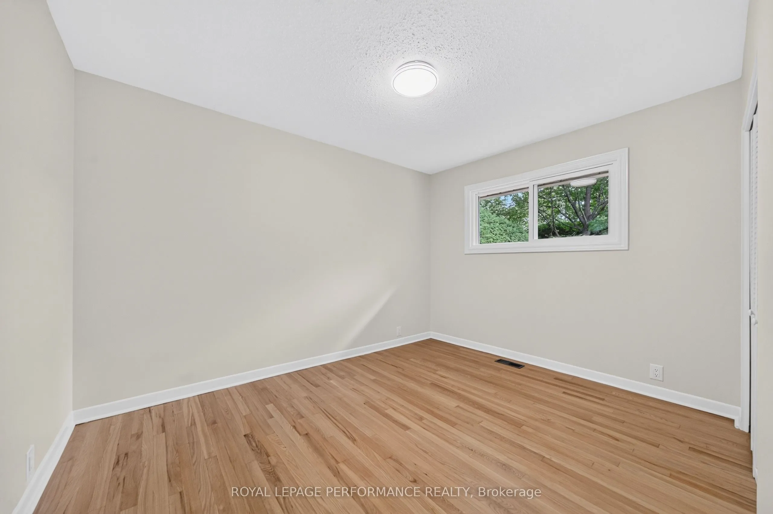 21 Millbrook Crescent