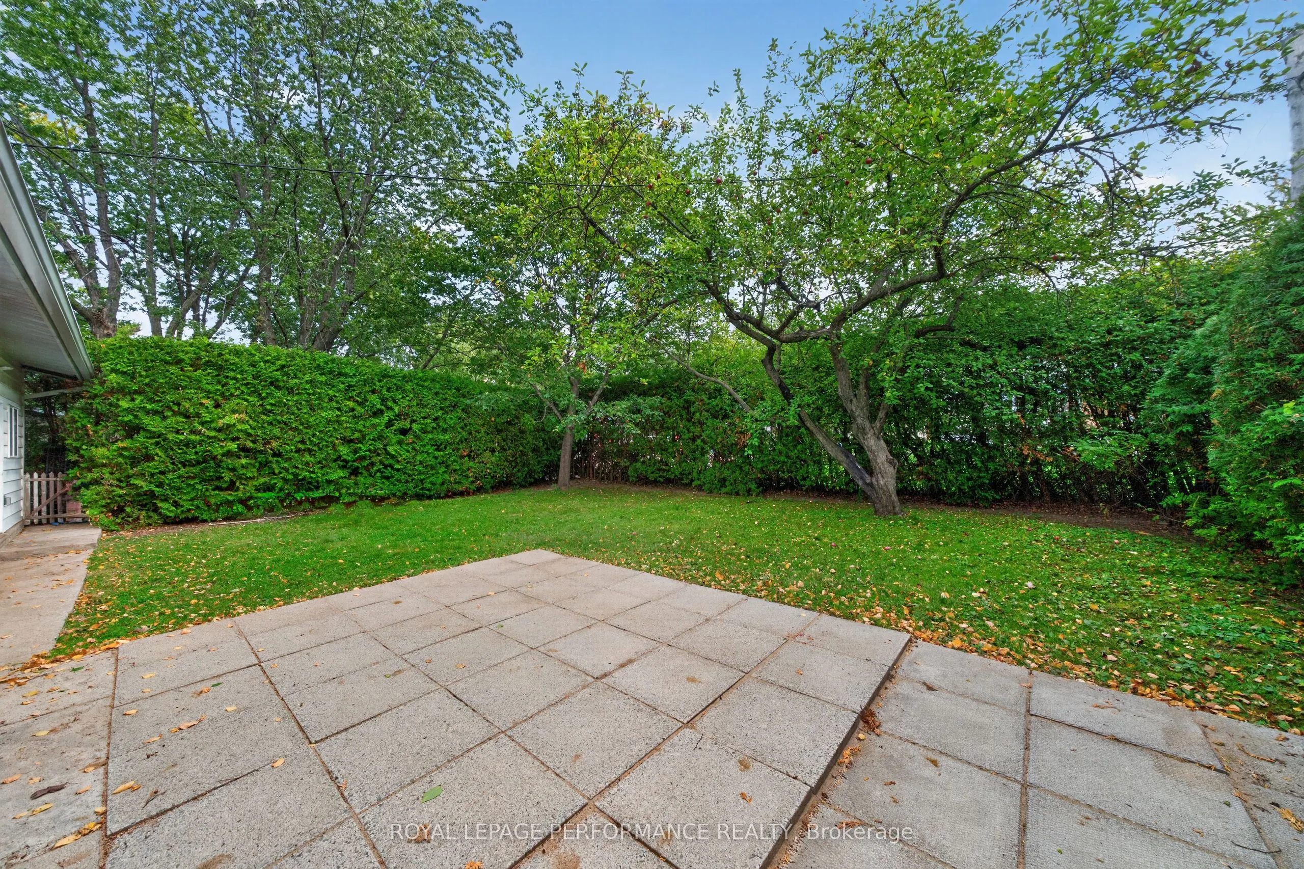 21 Millbrook Crescent