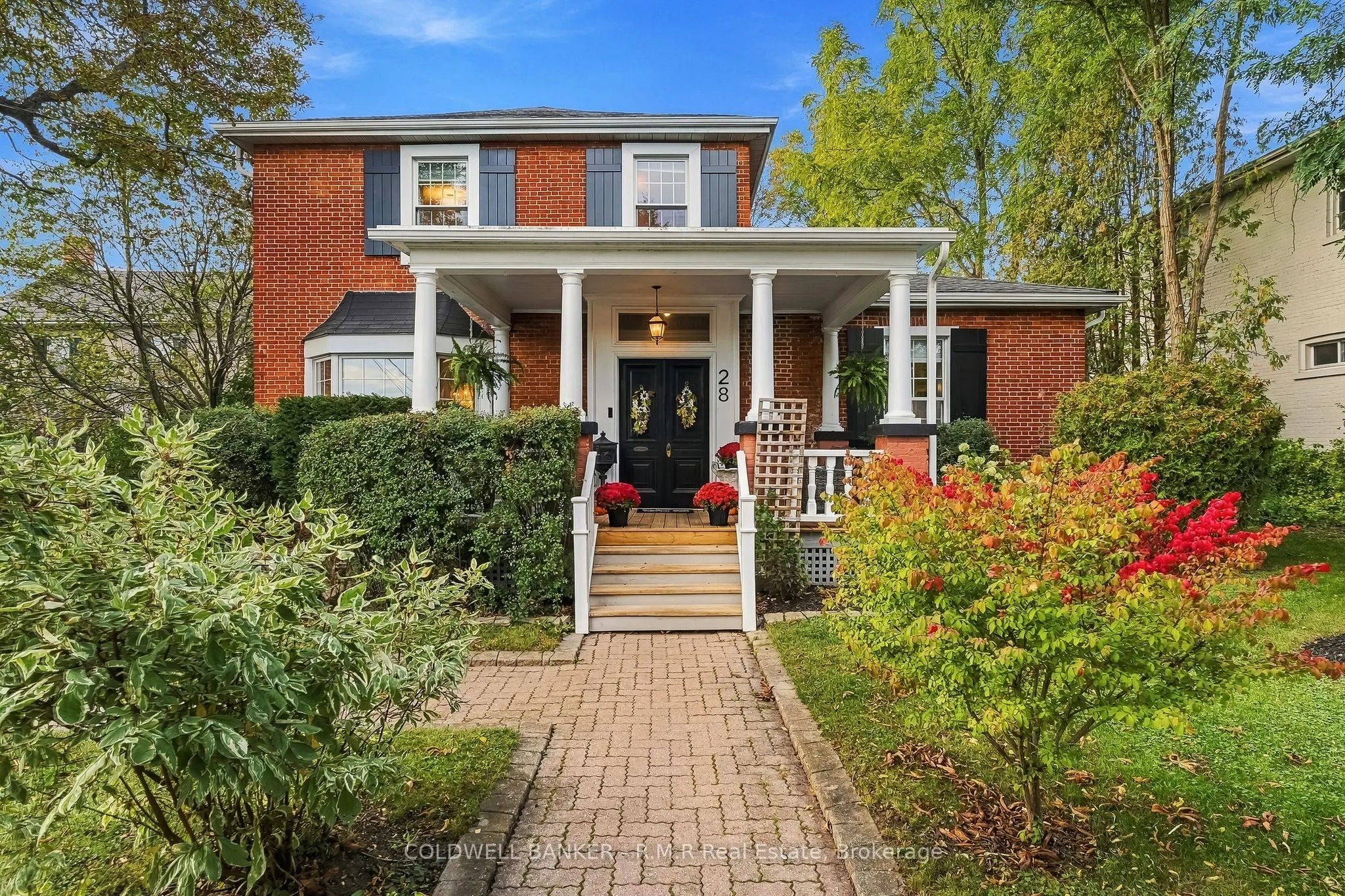 28 University Avenue W