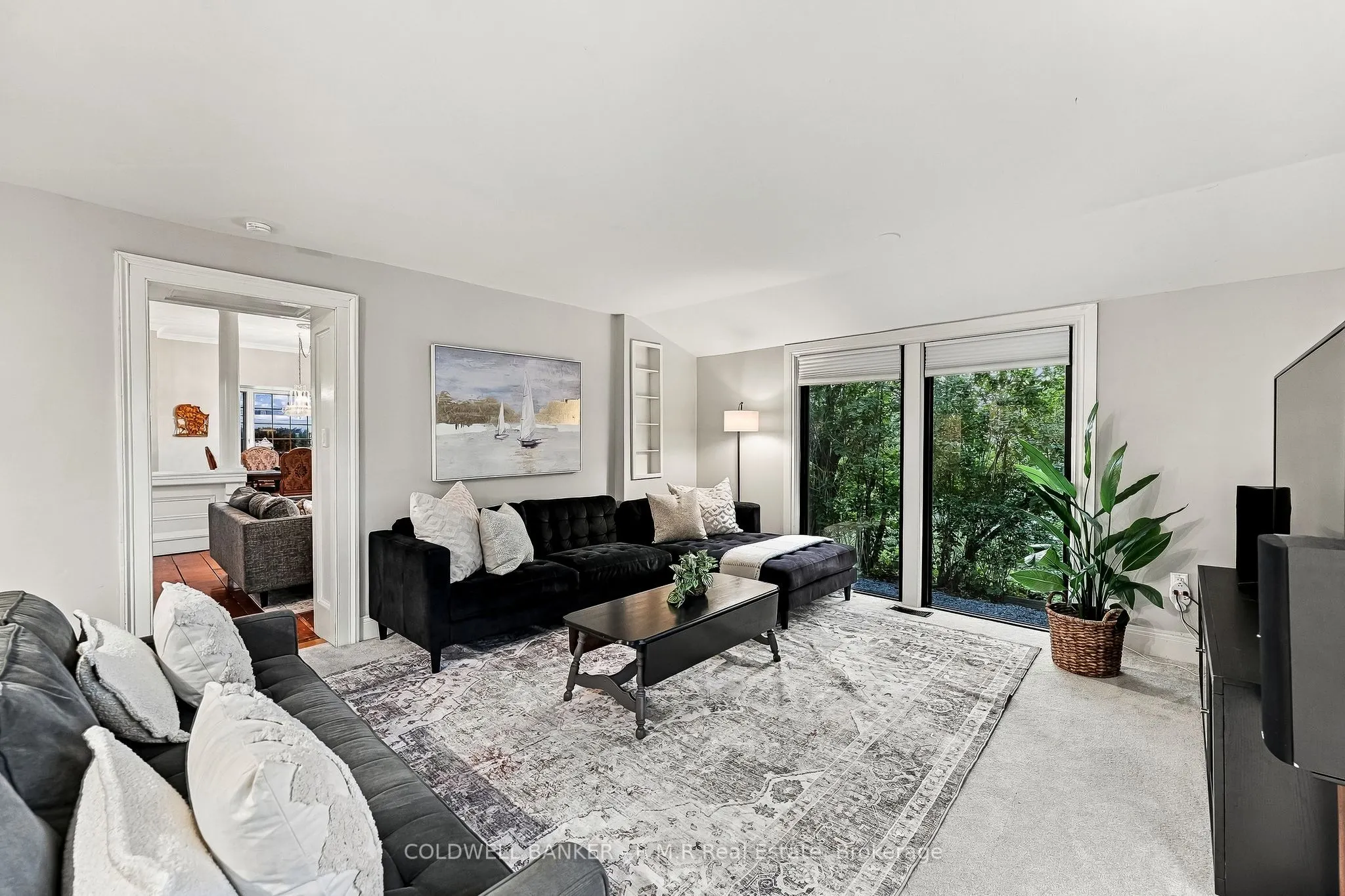 28 University Avenue W