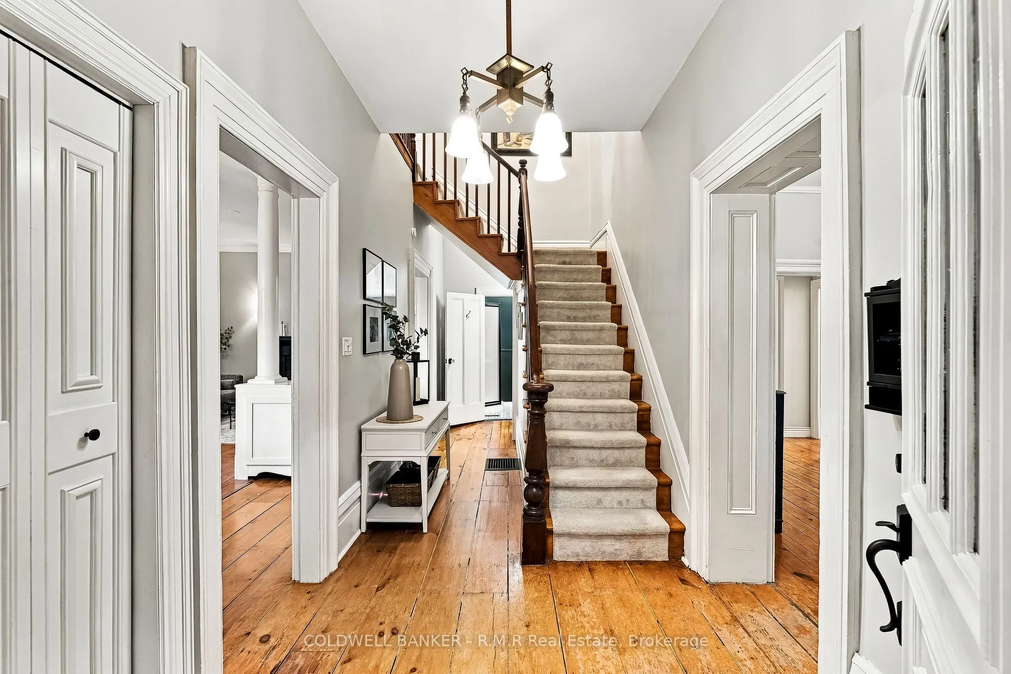 28 University Avenue W