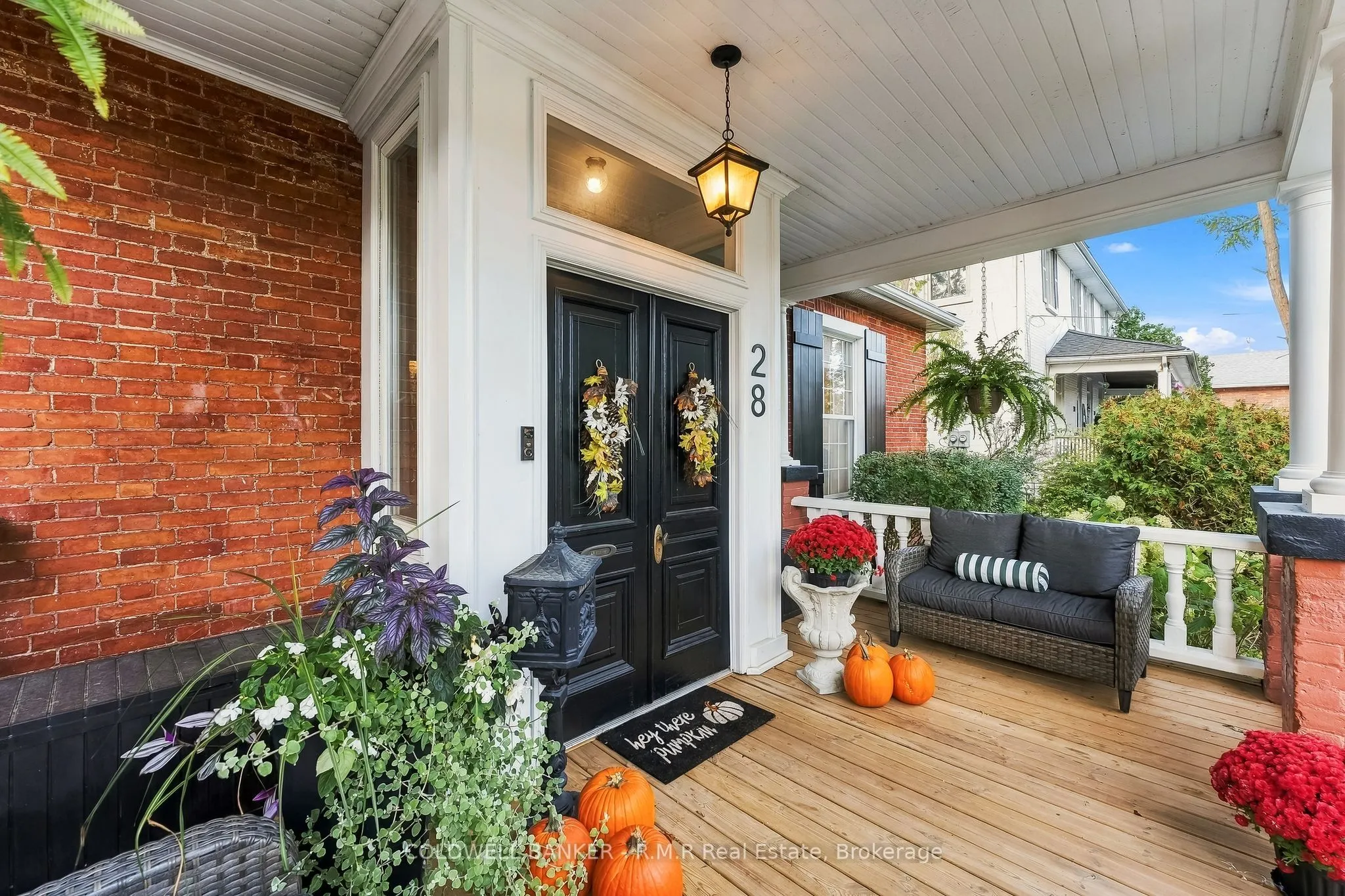 28 University Avenue W