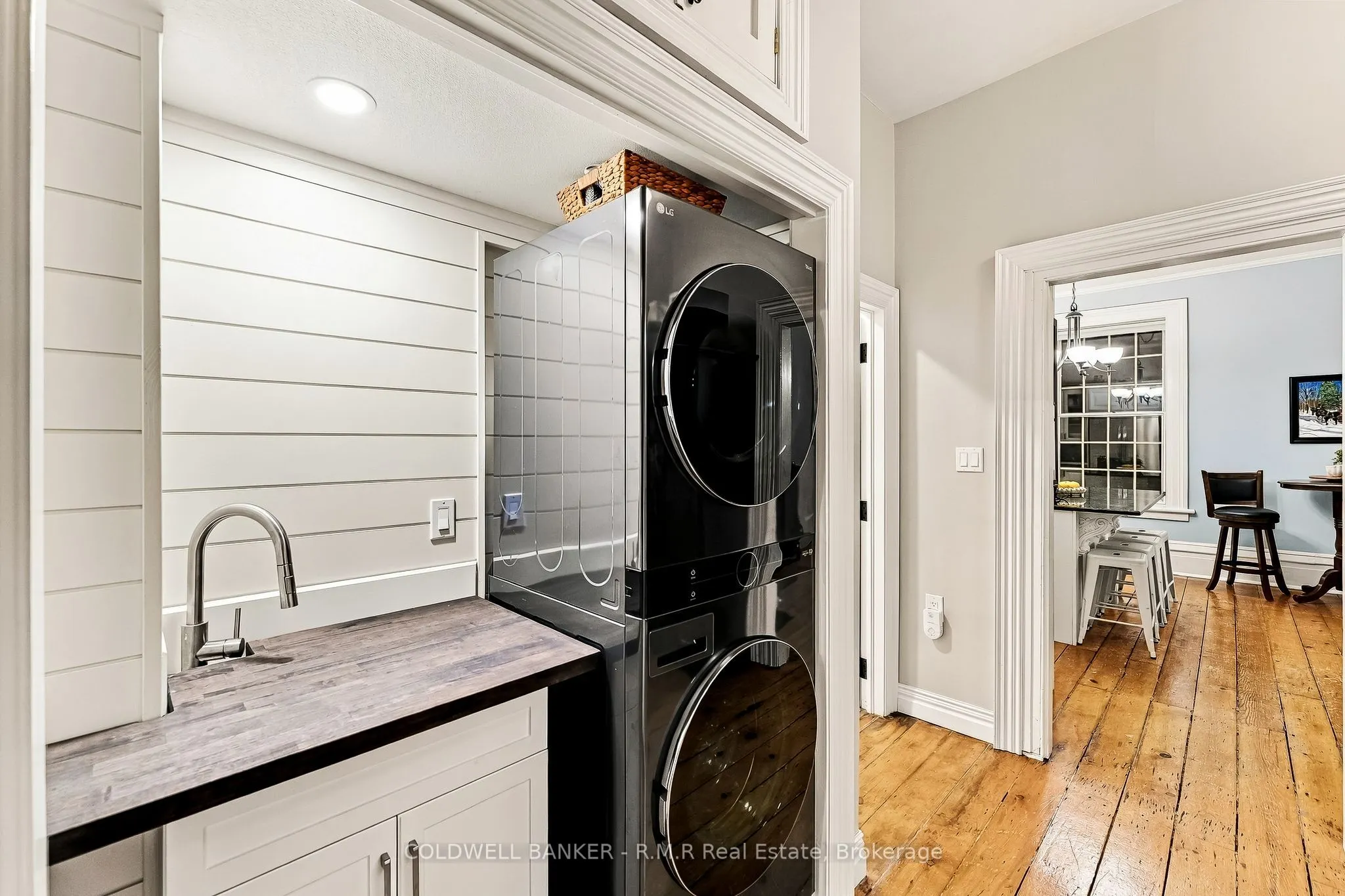 28 University Avenue W