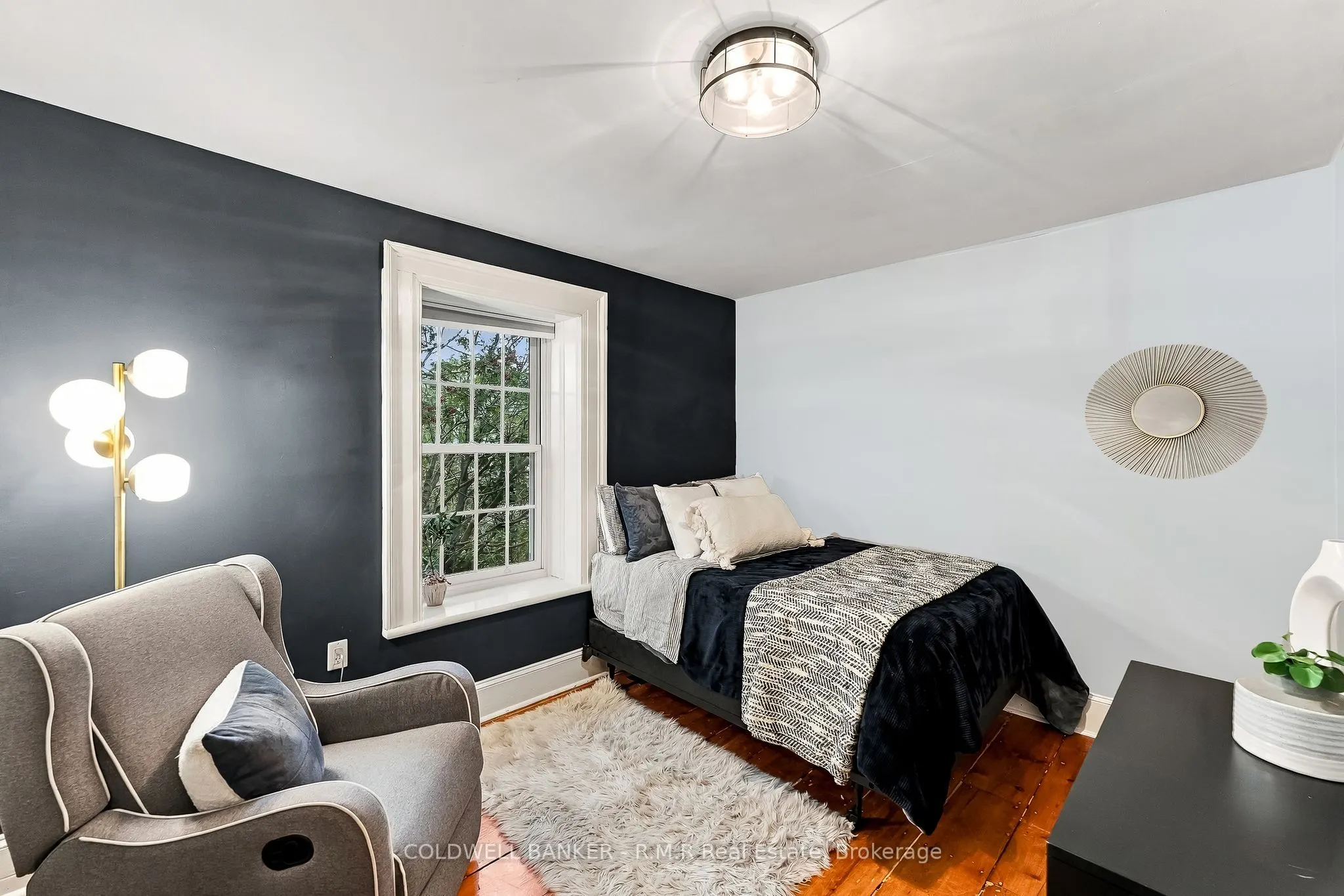 28 University Avenue W