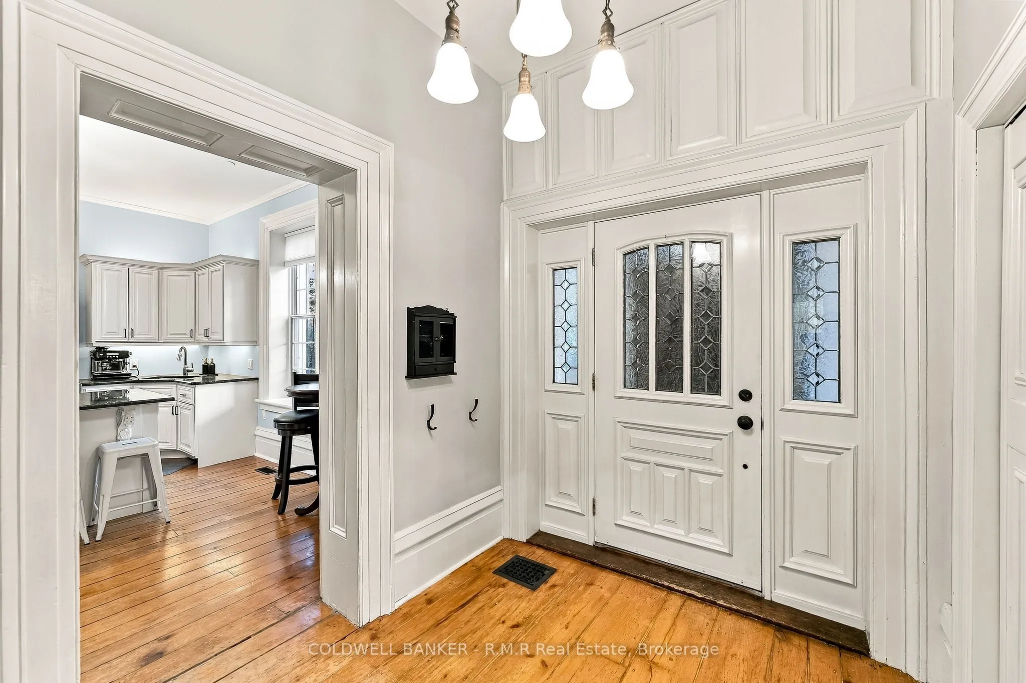 28 University Avenue W