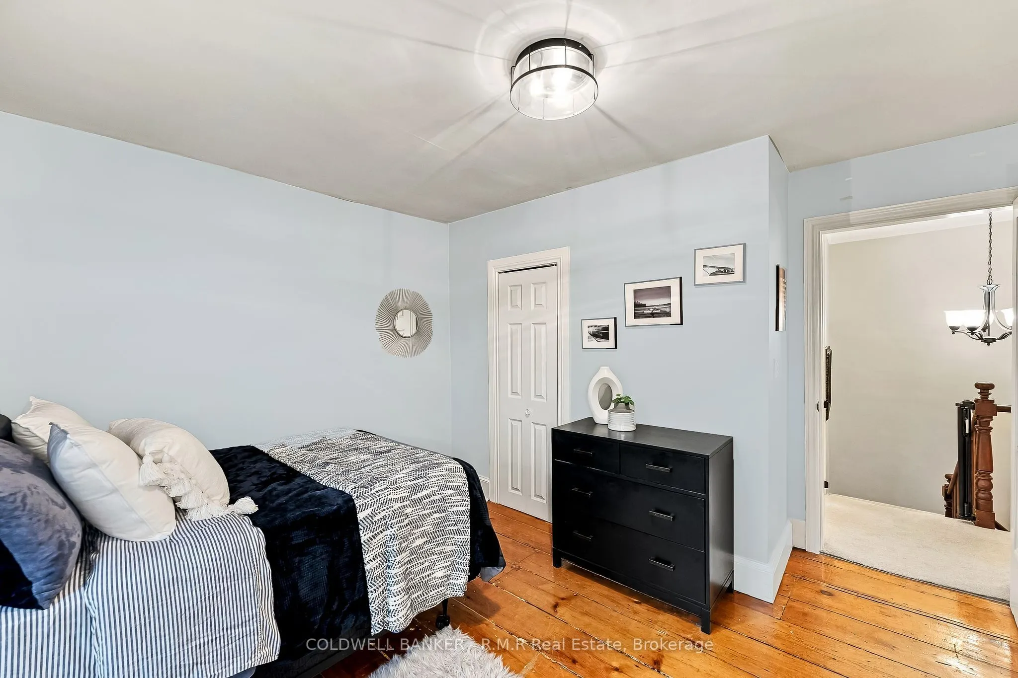 28 University Avenue W