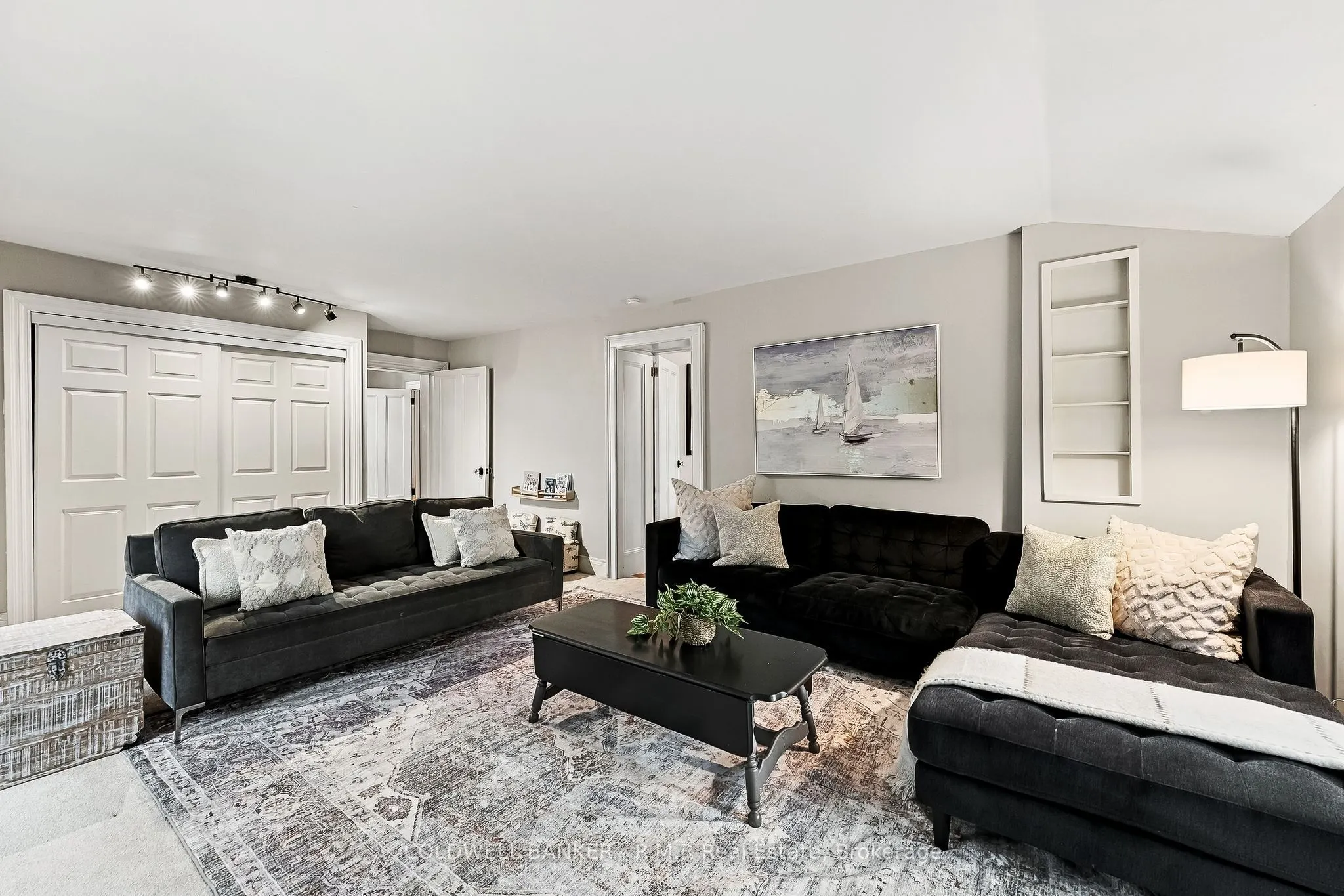 28 University Avenue W