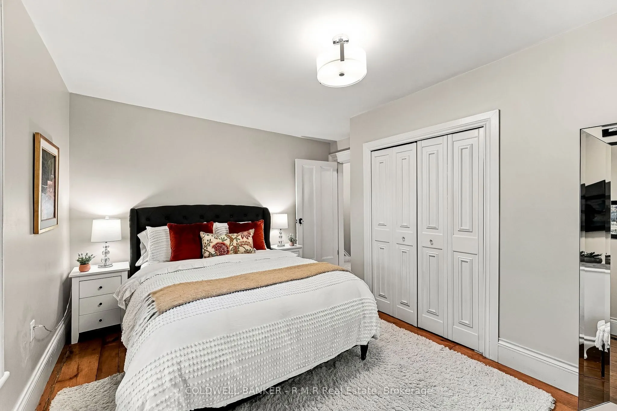28 University Avenue W