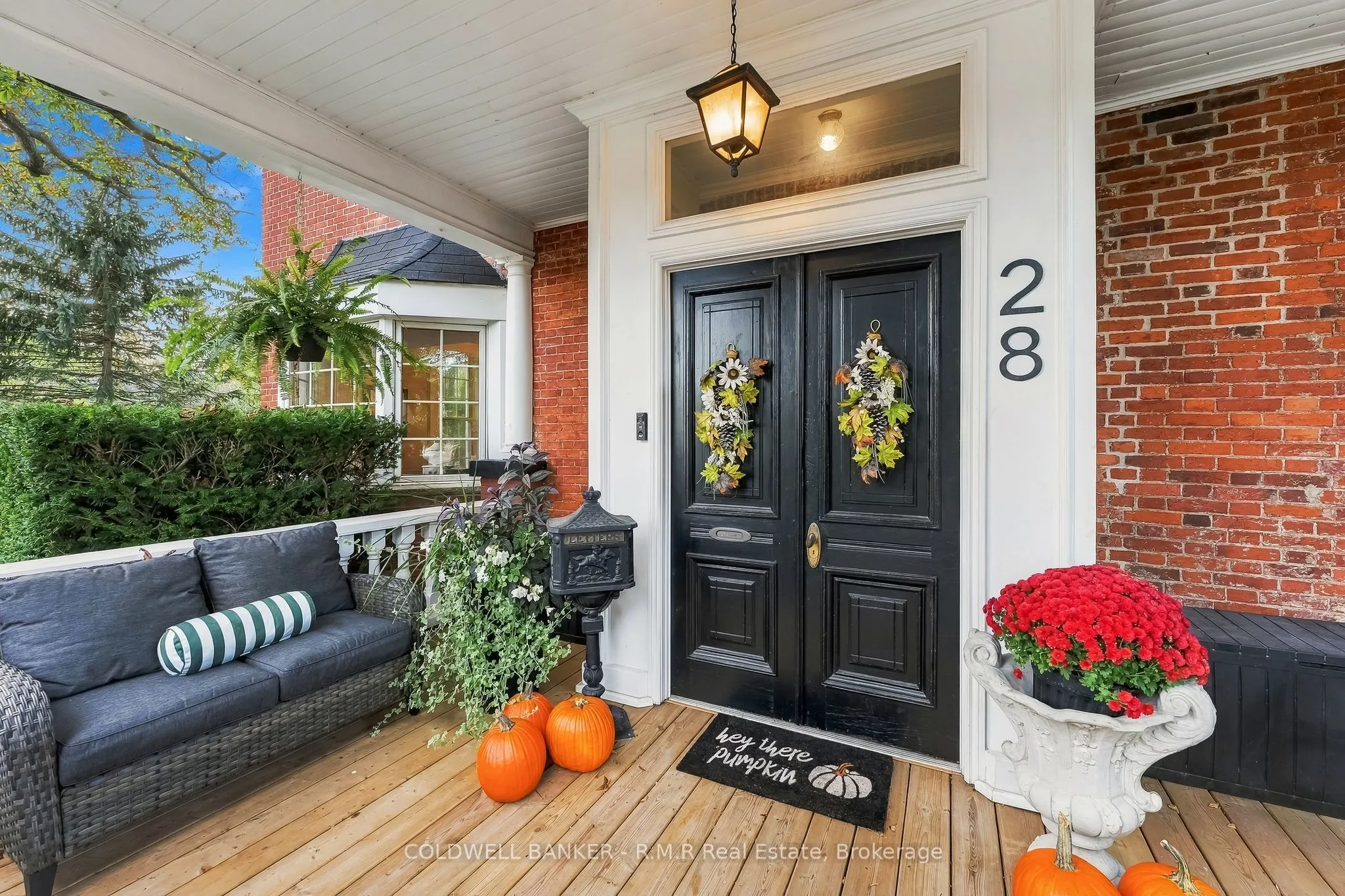 28 University Avenue W