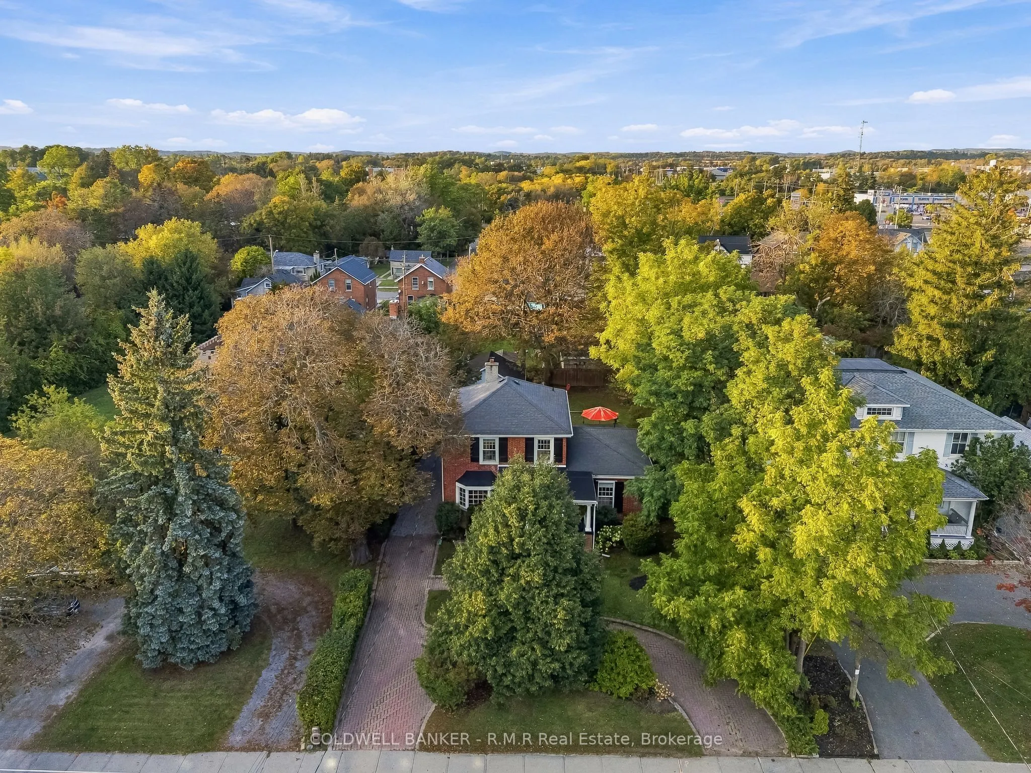 28 University Avenue W