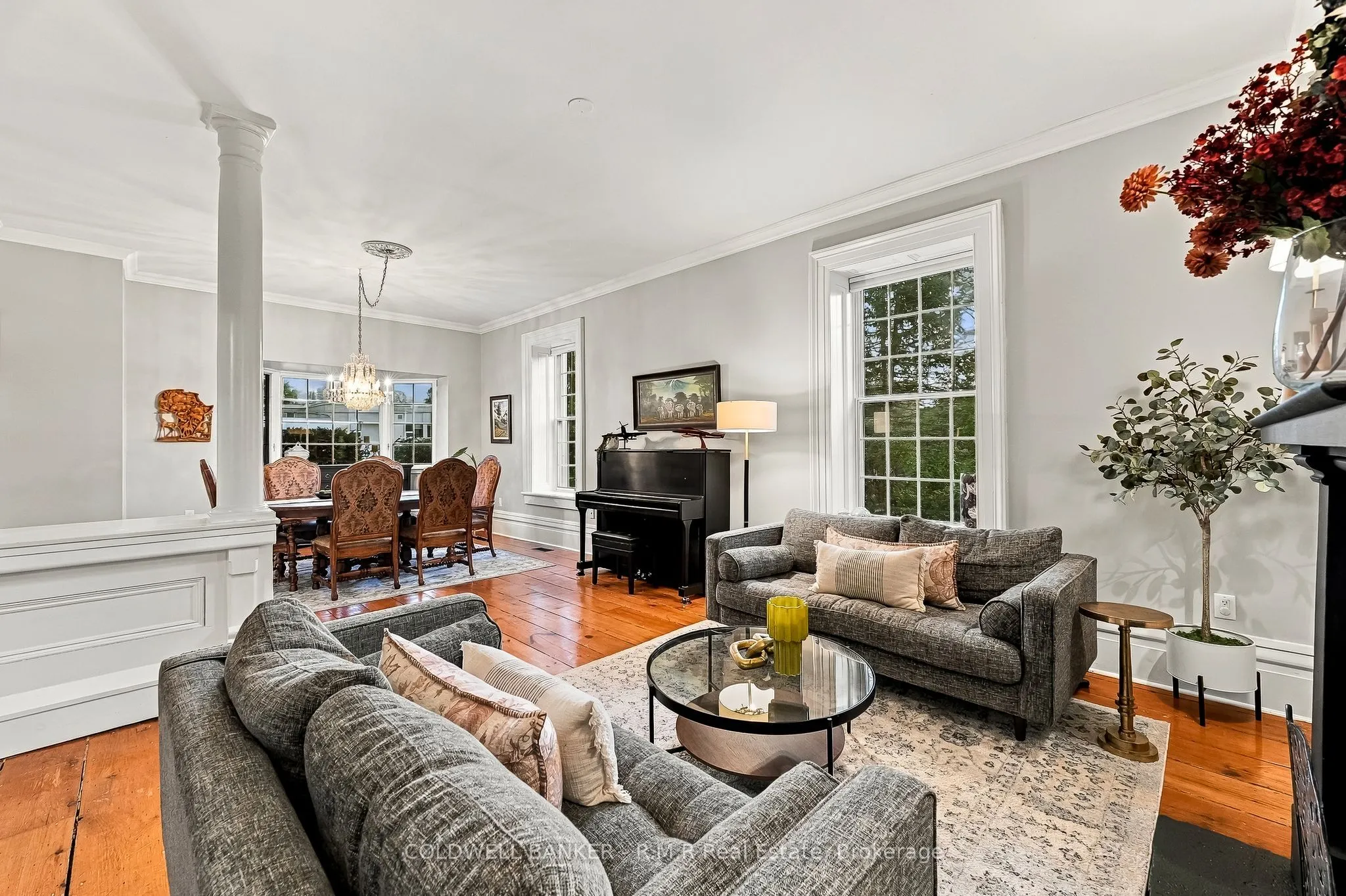 28 University Avenue W