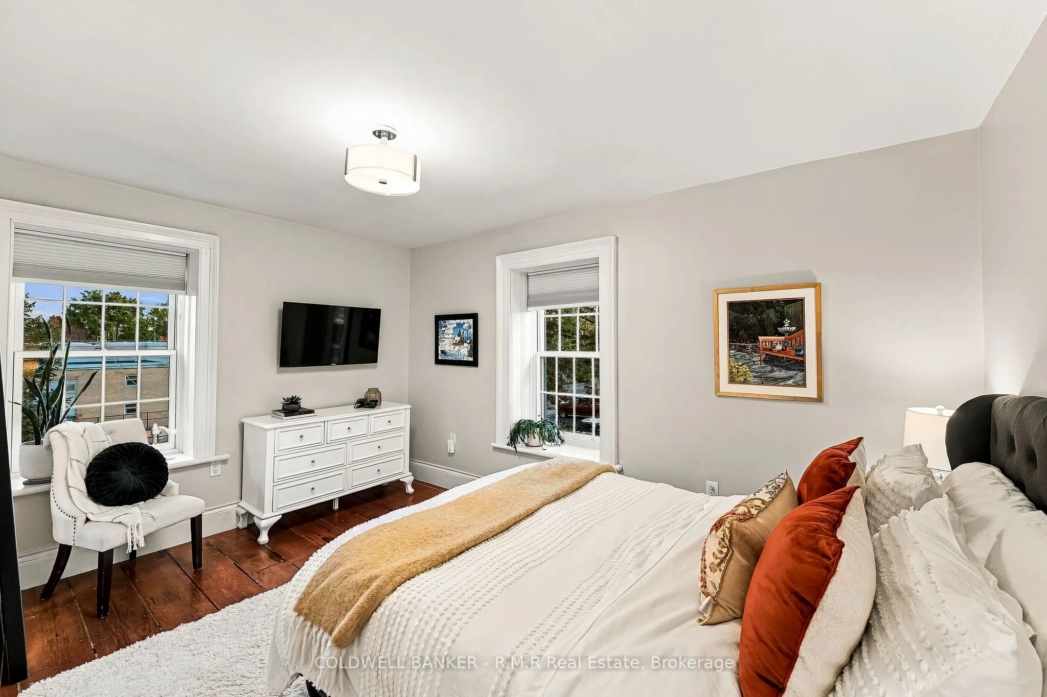 28 University Avenue W