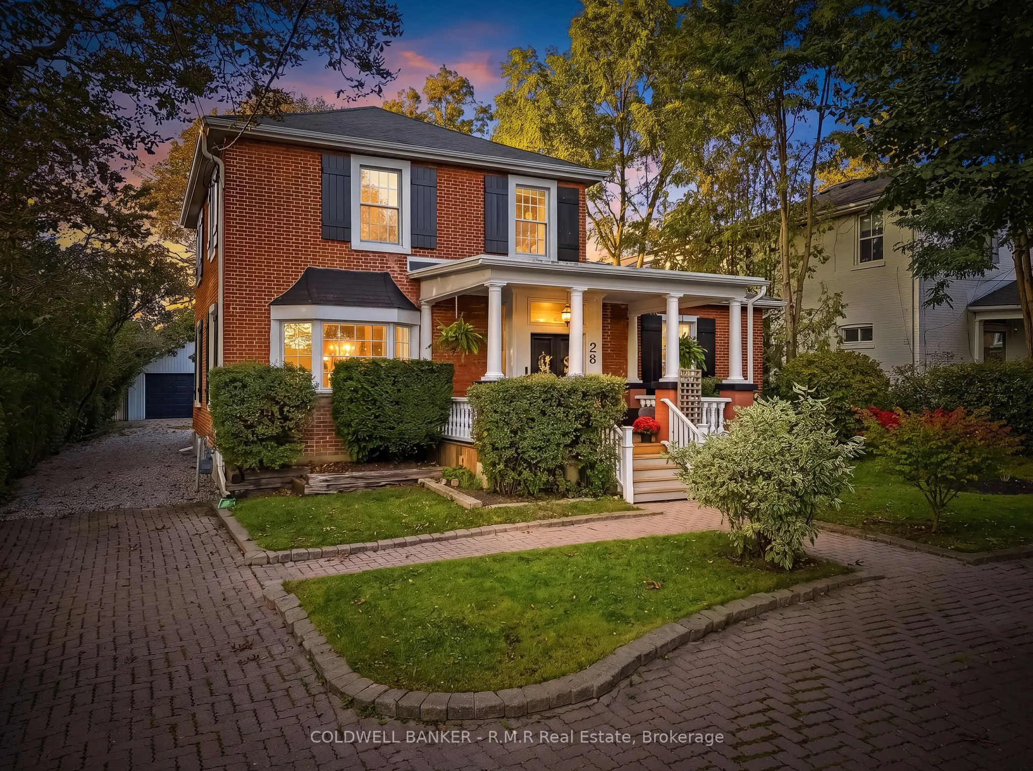 28 University Avenue W