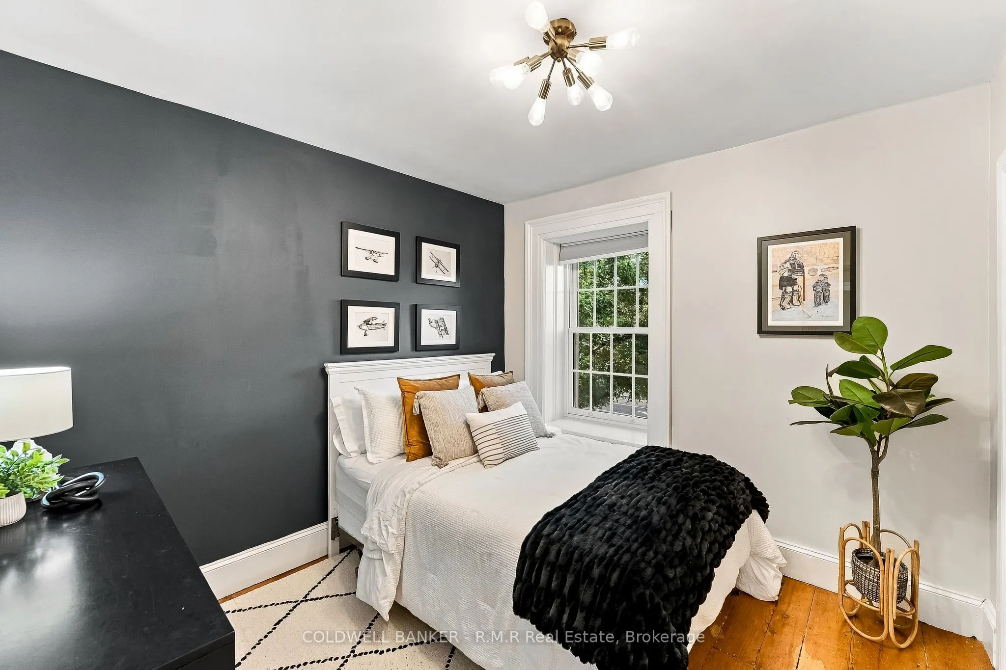 28 University Avenue W