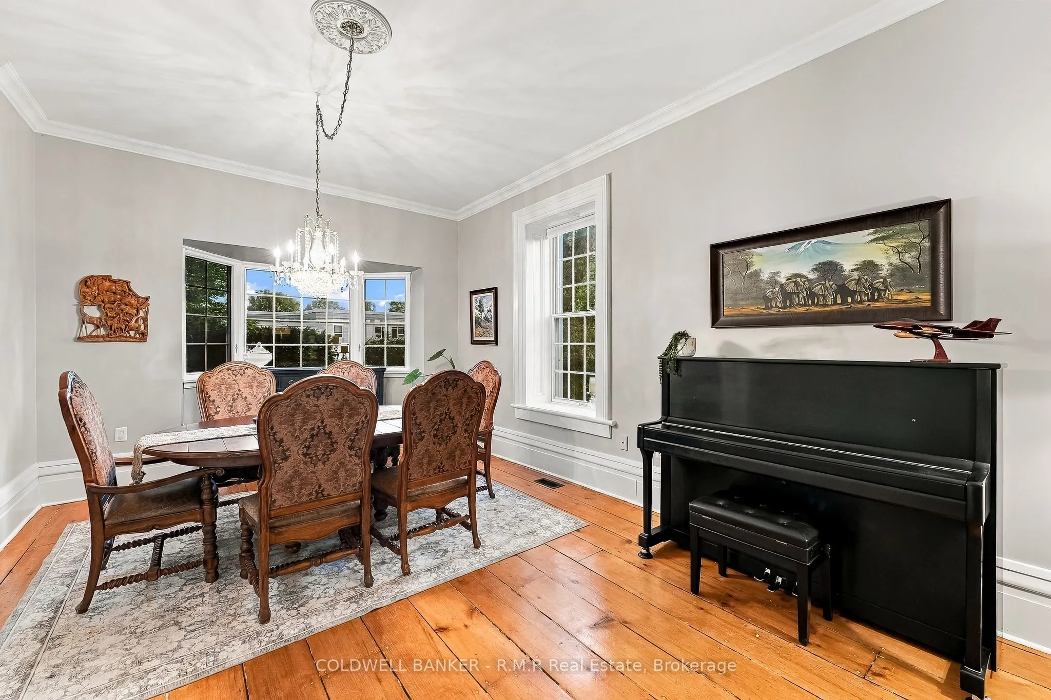 28 University Avenue W