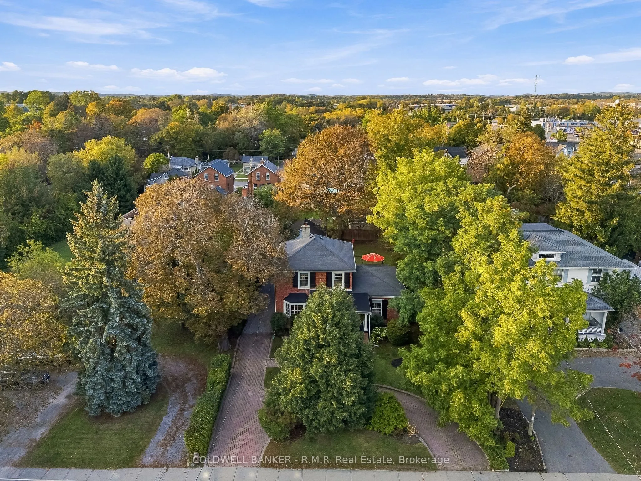 28 University Avenue W