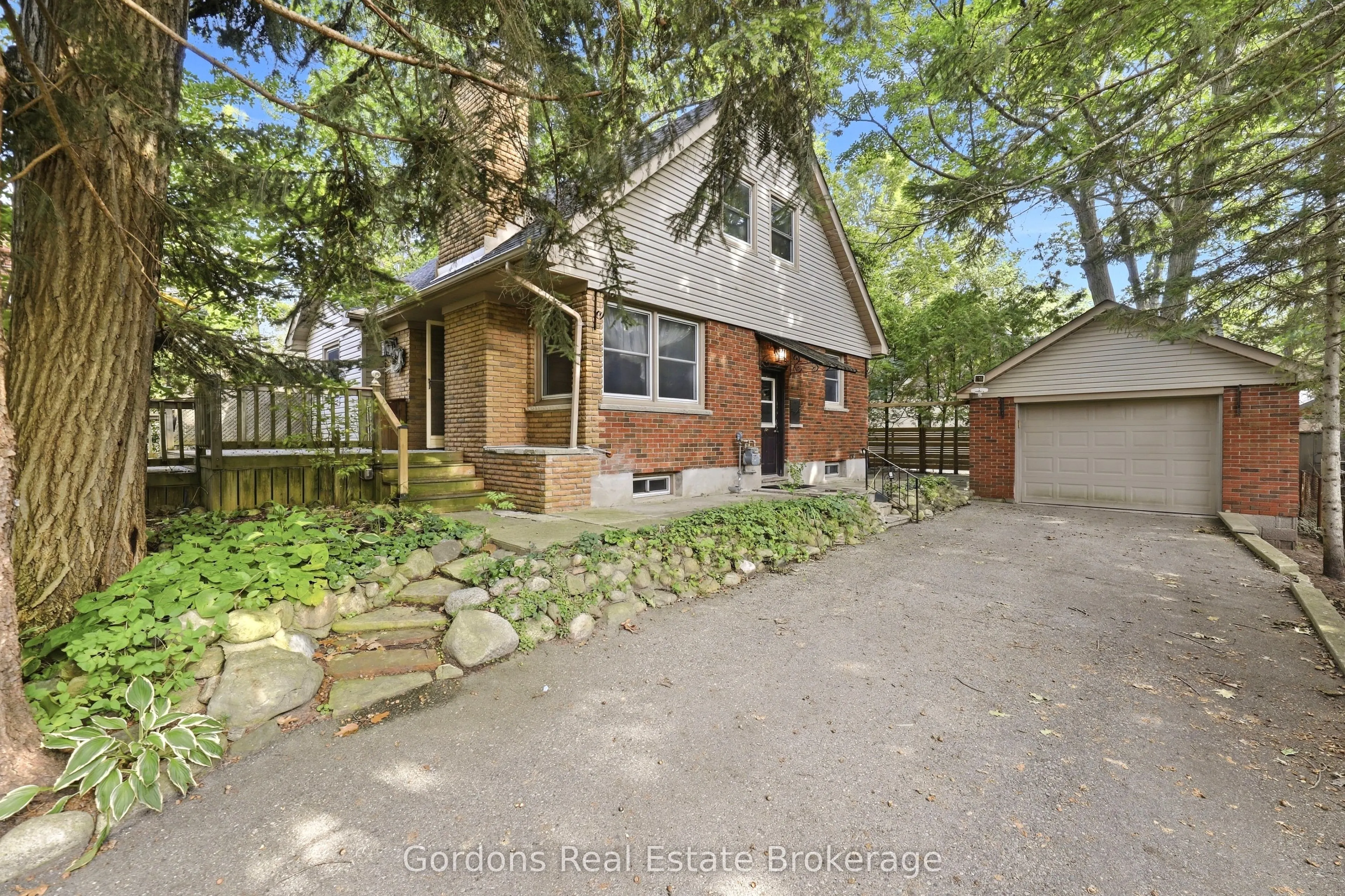 369 Hyde Park Road