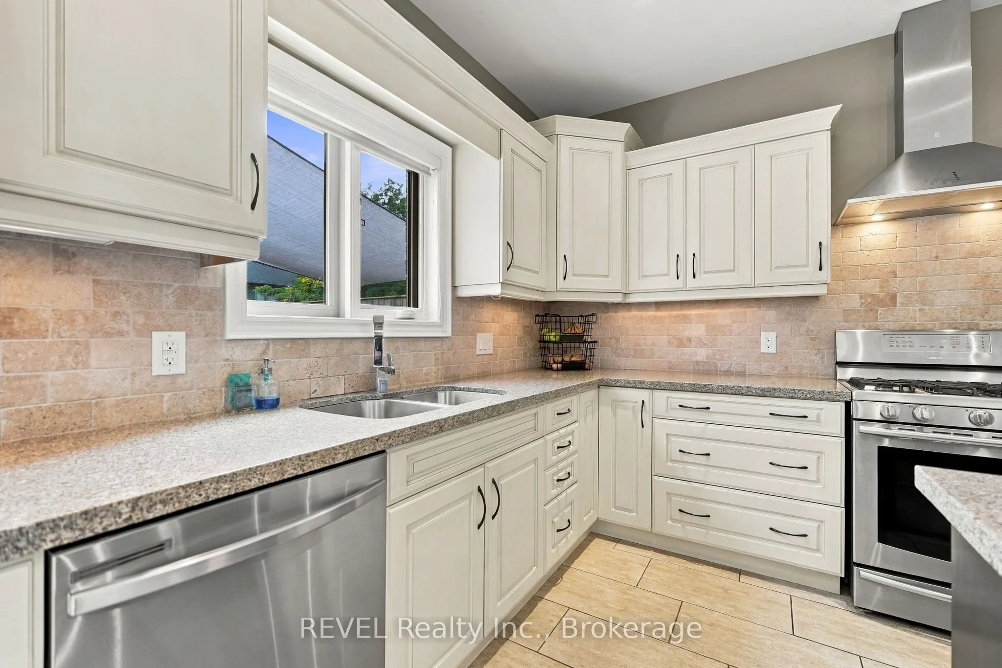 2504 Marinelli Drive