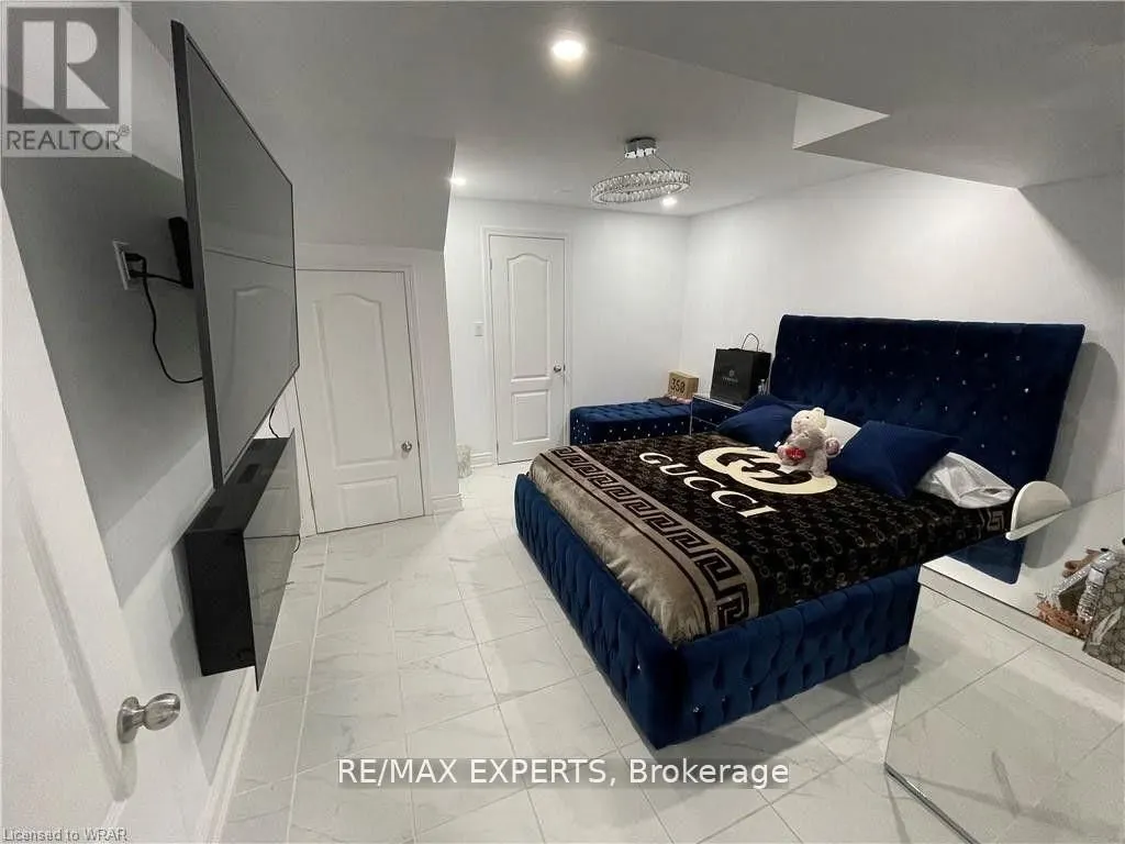 87 Newcastle Drive W