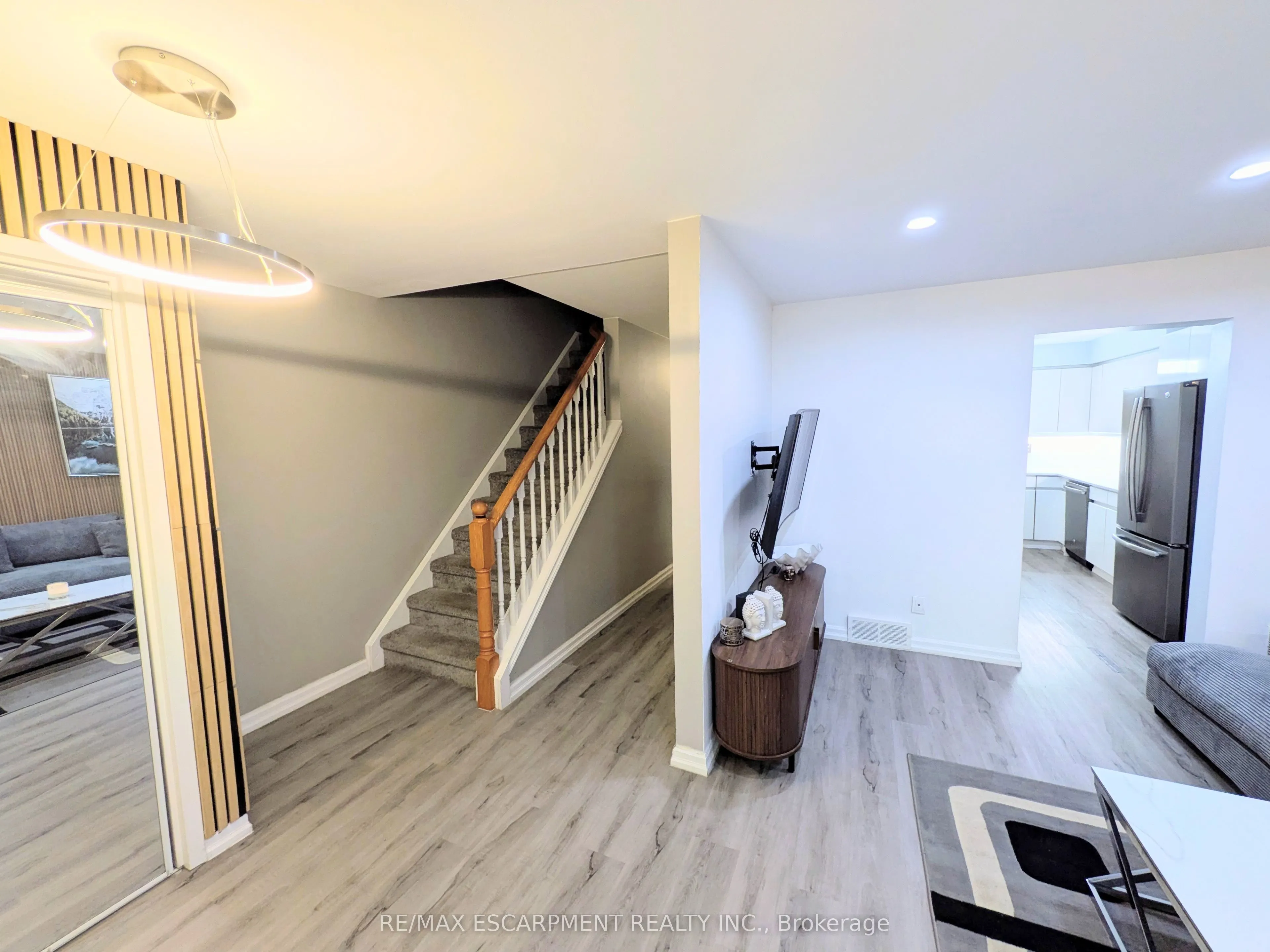 22 RIVERDALE Drive #1