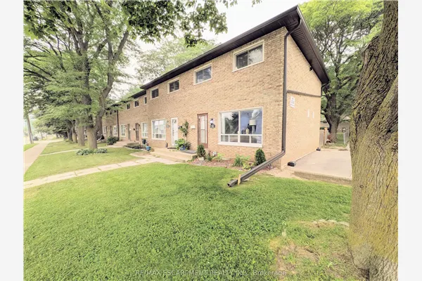 22 RIVERDALE Drive #1