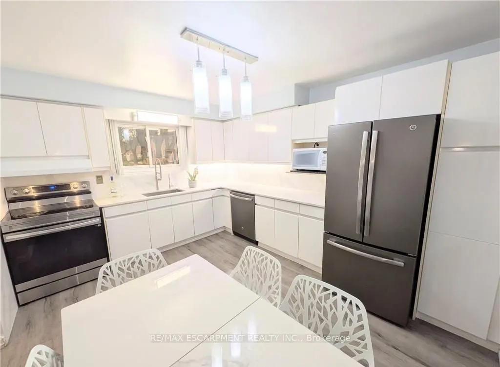 22 RIVERDALE Drive #1
