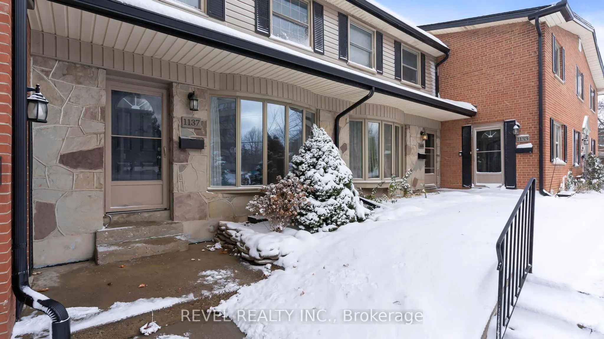 1137 Oxford Street W #64