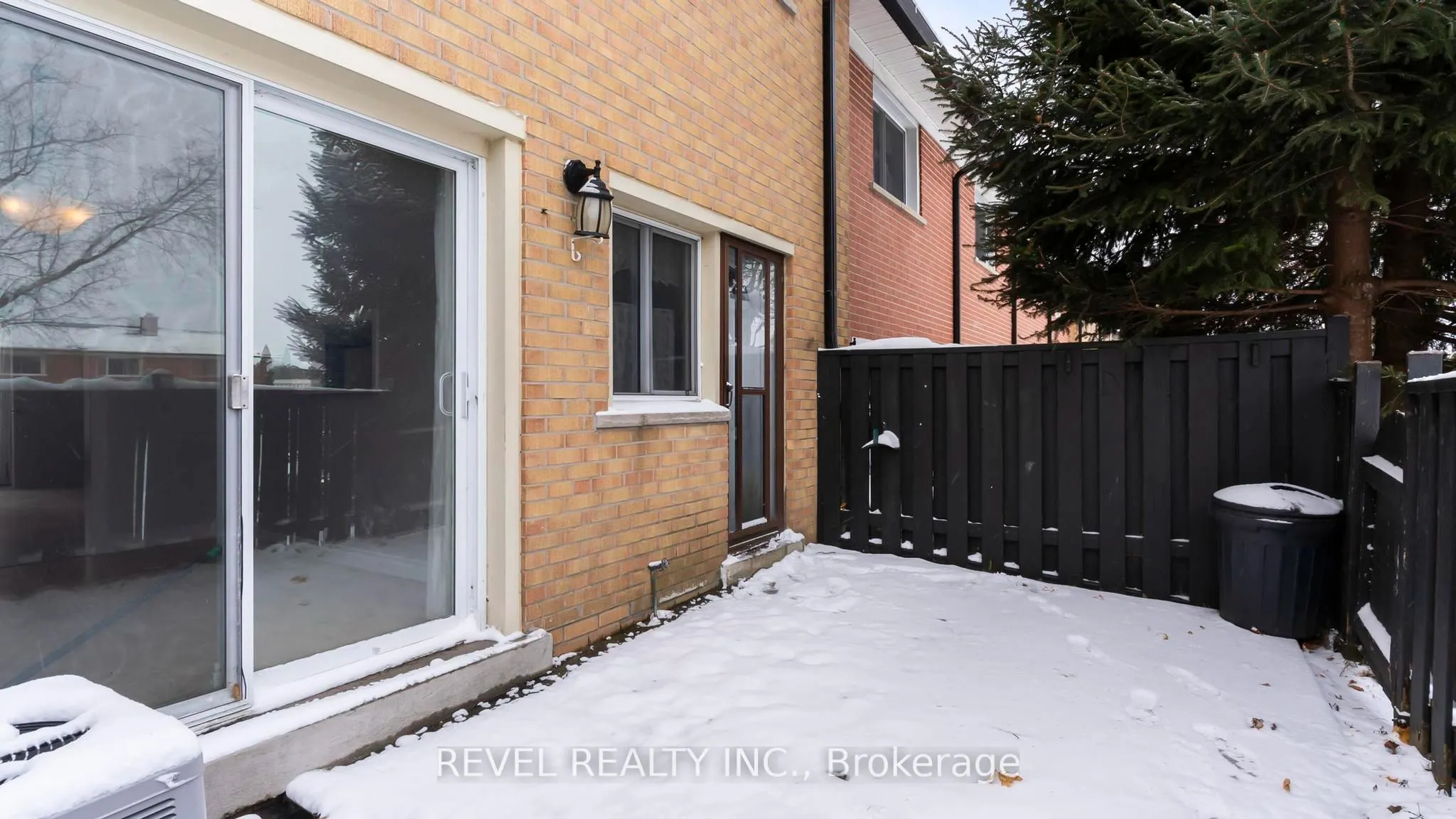 1137 Oxford Street W #64
